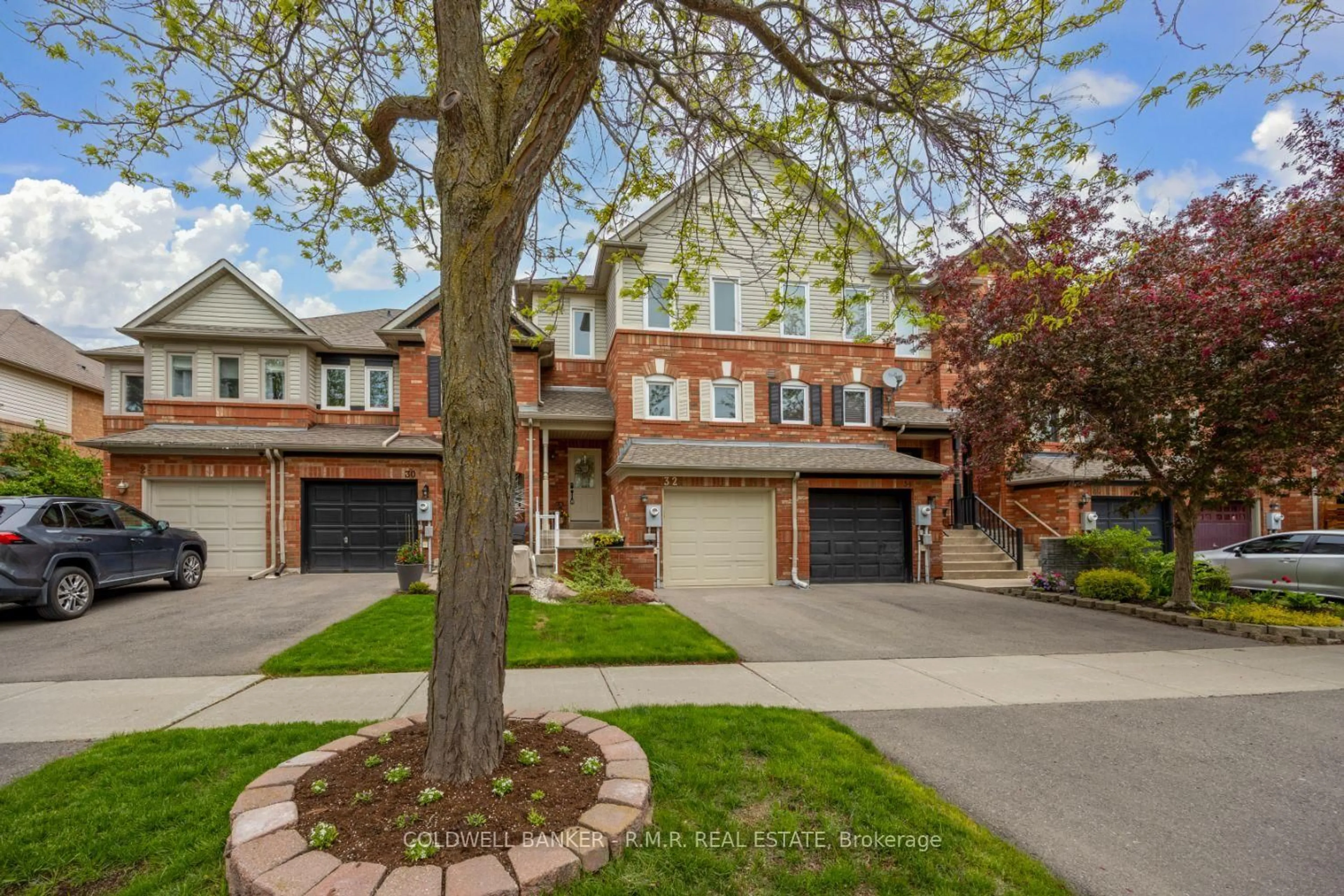 Home with brick exterior material, street for 32 Mugford Rd, Aurora Ontario L4G 7H5