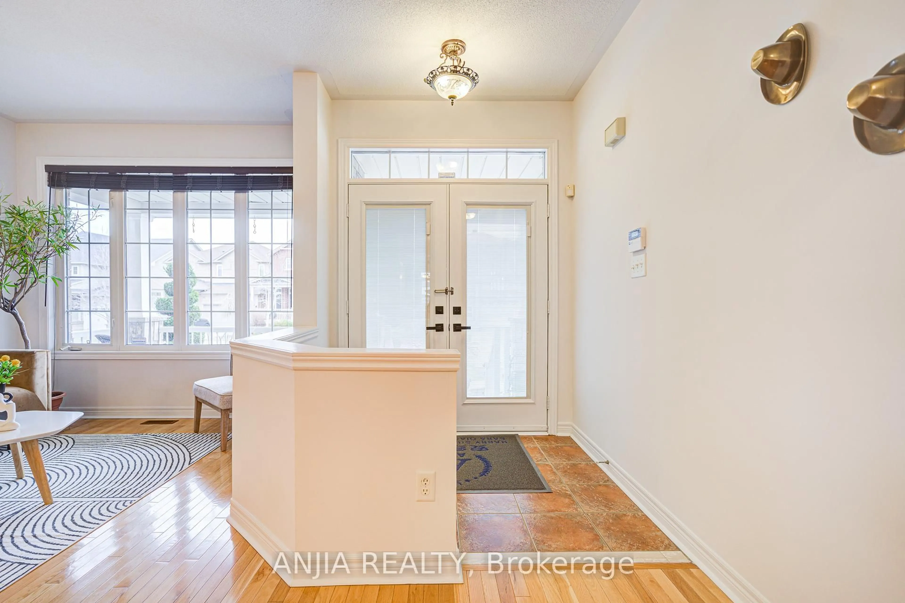 Indoor entryway for 6 Linsmary Crt, Markham Ontario L6E 1L2