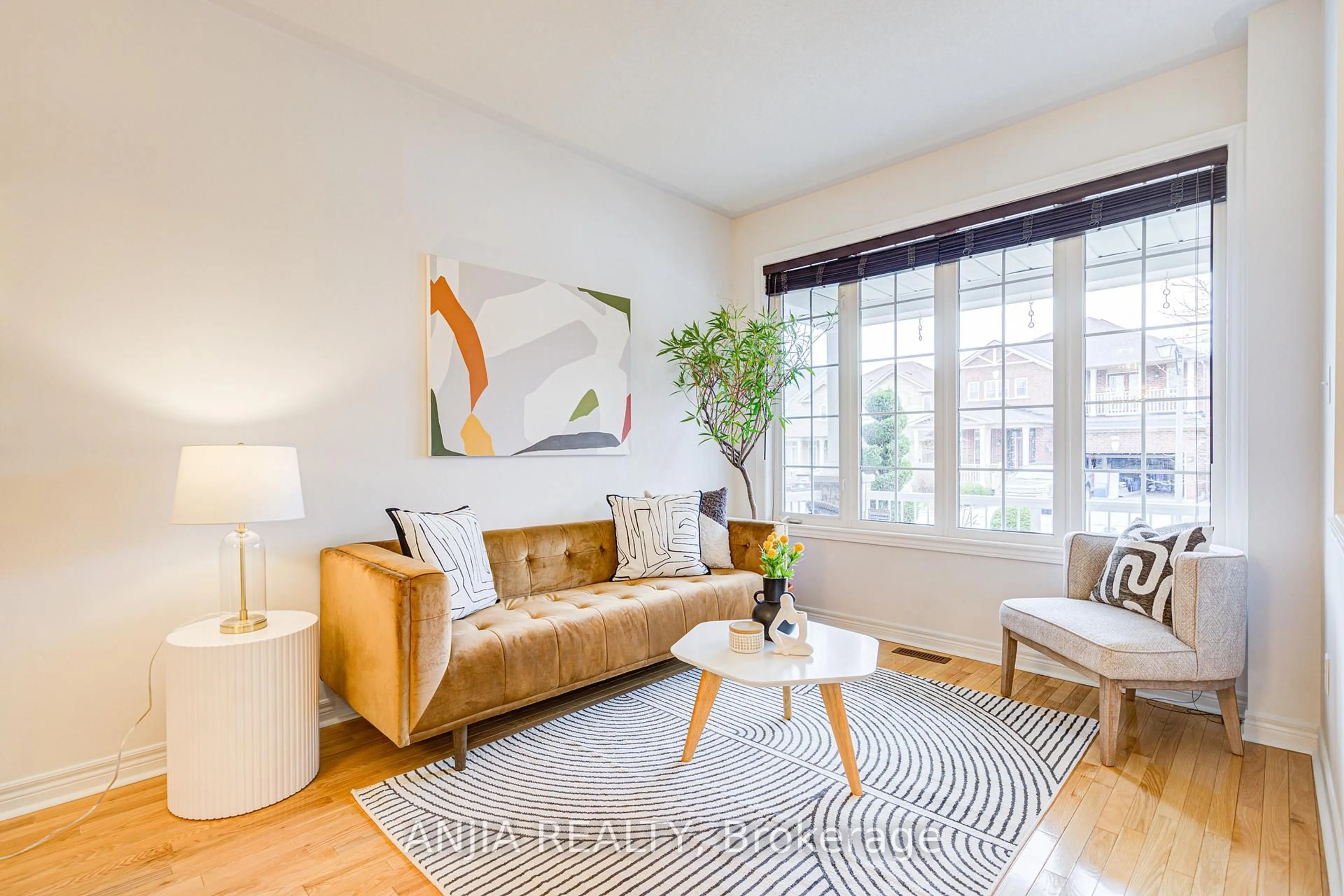 Living room with furniture, unknown for 6 Linsmary Crt, Markham Ontario L6E 1L2