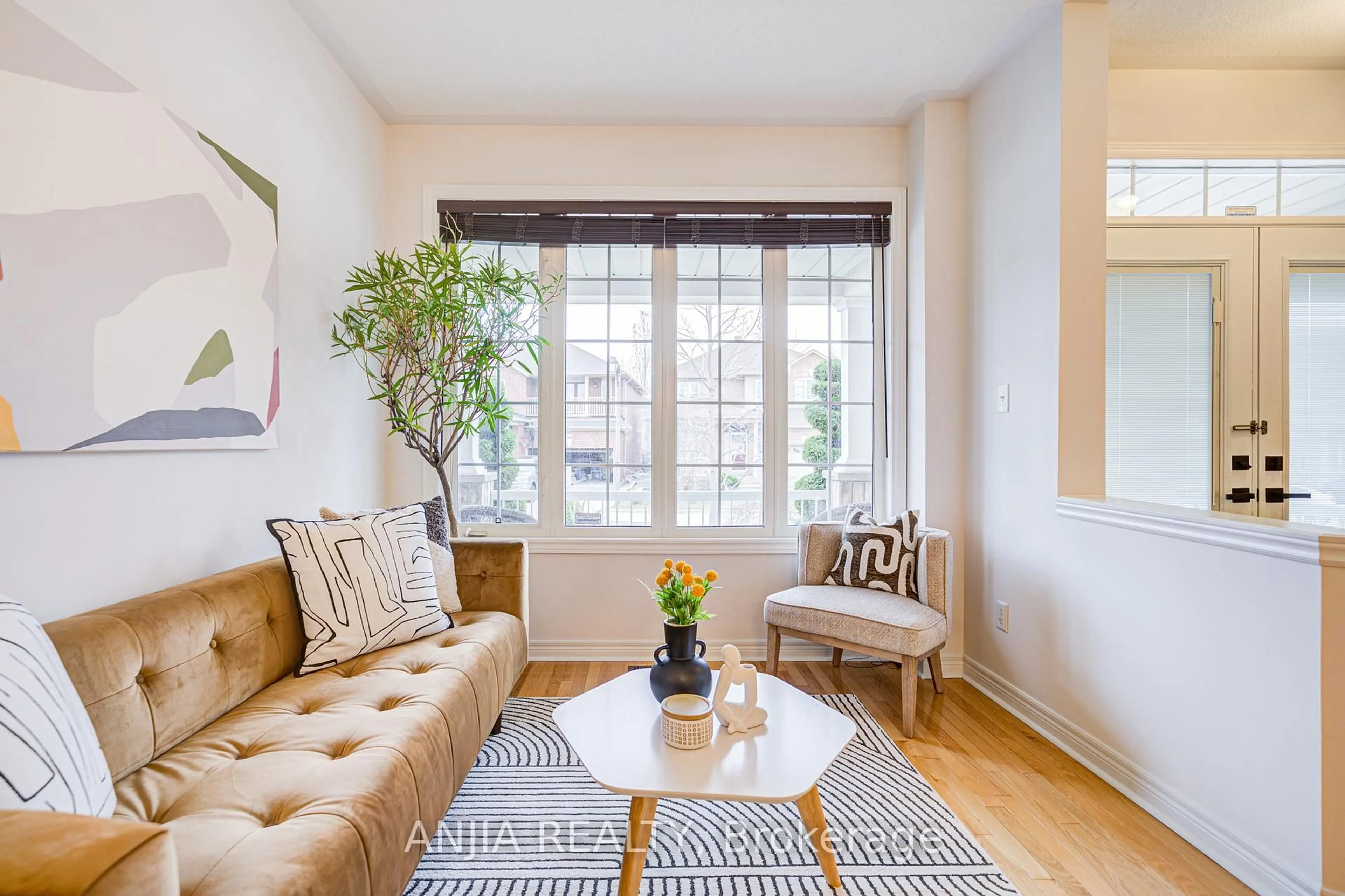 Living room with furniture, unknown for 6 Linsmary Crt, Markham Ontario L6E 1L2