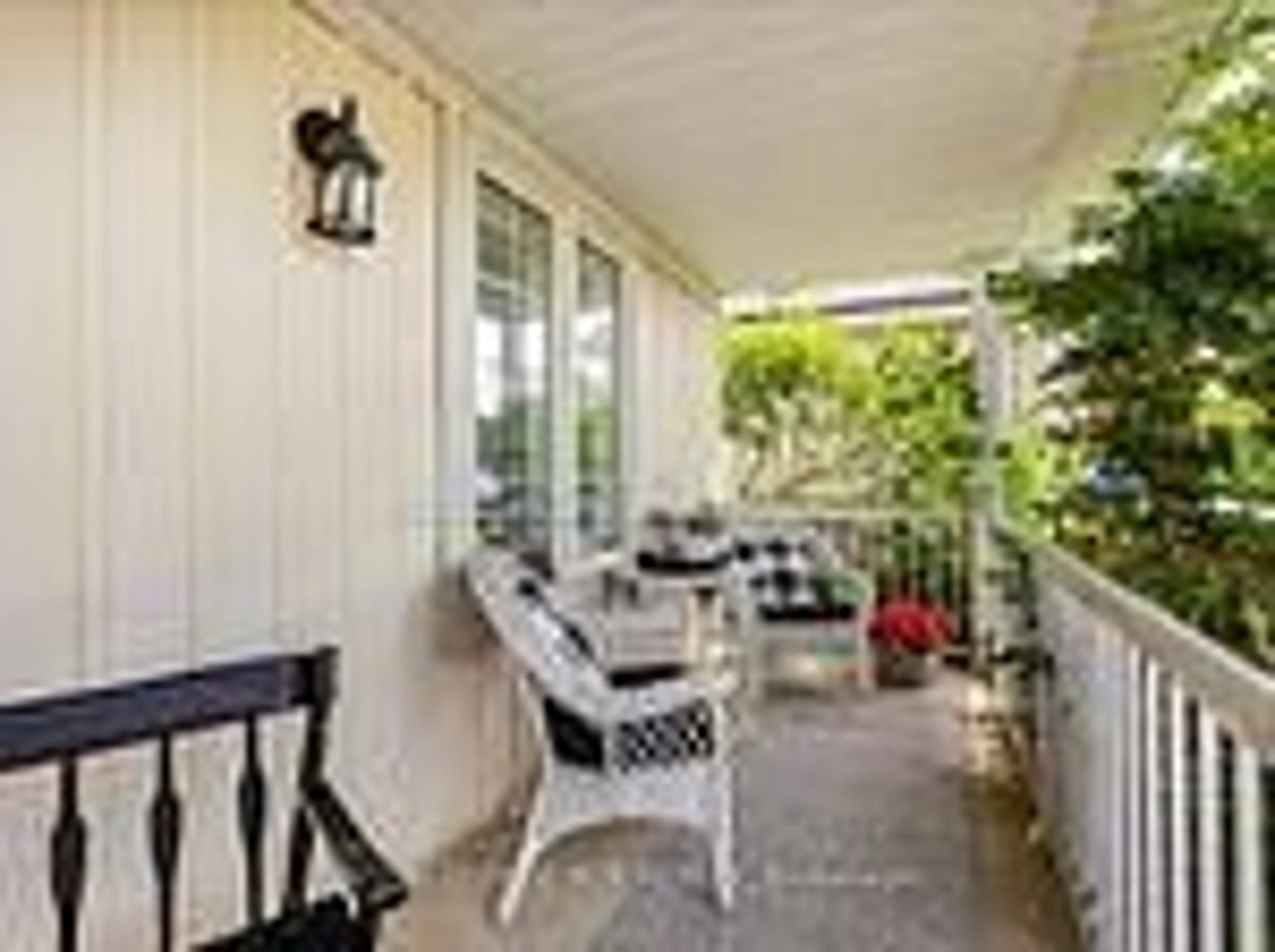Patio, street for 340 King St, East Gwillimbury Ontario L0G 1M0