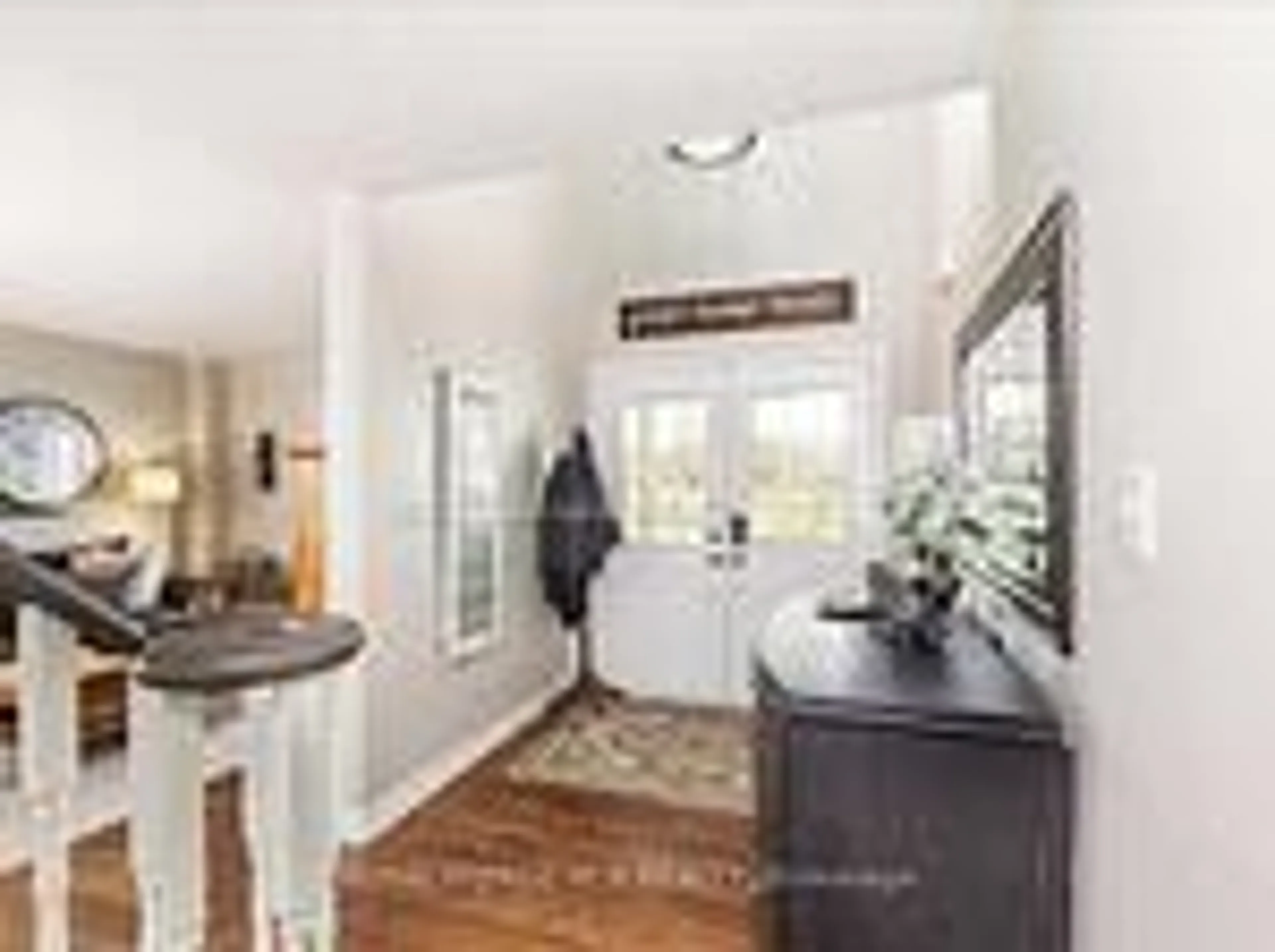 Indoor entryway for 340 King St, East Gwillimbury Ontario L0G 1M0
