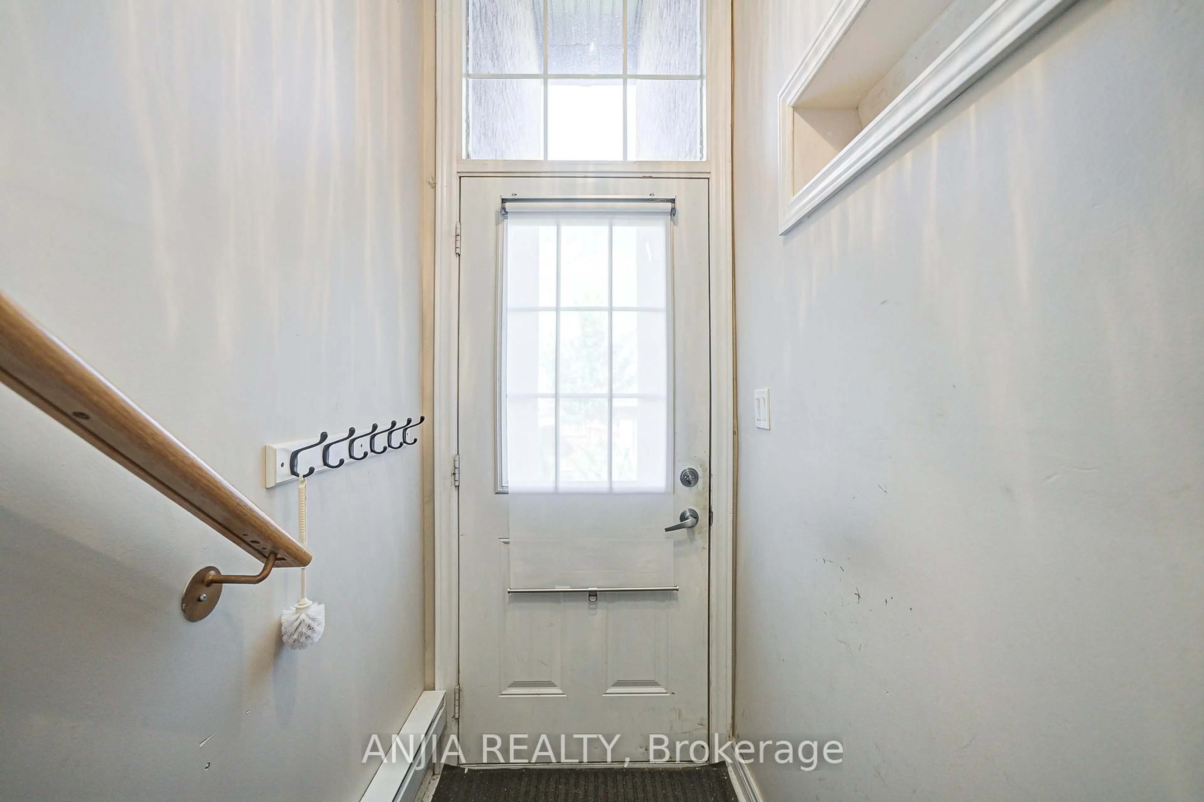 Indoor entryway for 30 Greensborough Village Circ #22, Markham Ontario L6E 1Z1