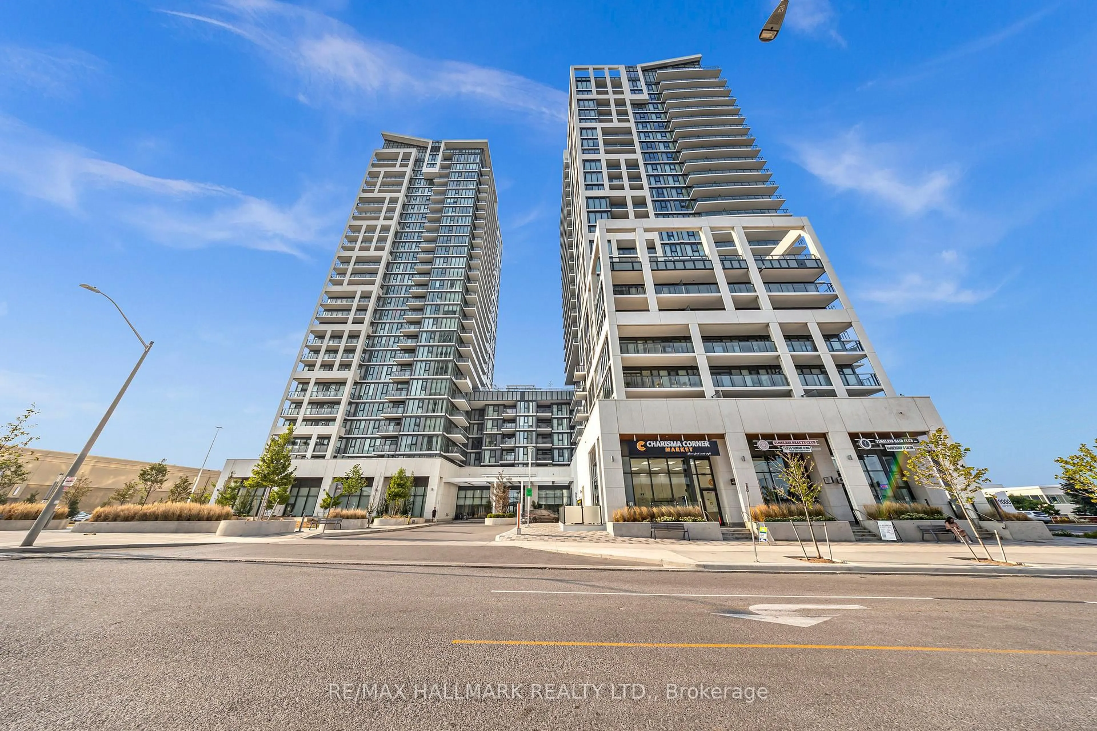 Indoor foyer for 9000 Jane St #427, Vaughan Ontario L4K 0M6