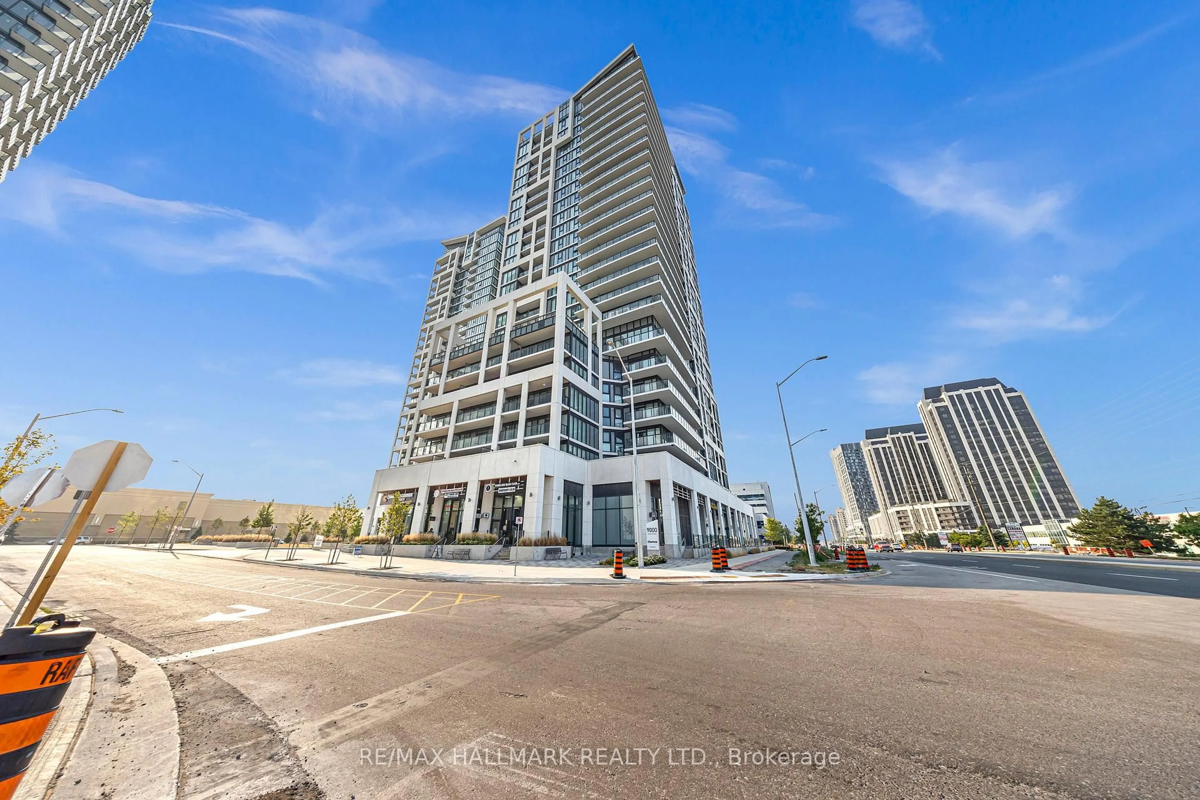 Indoor foyer for 9000 Jane St #427, Vaughan Ontario L4K 0M6