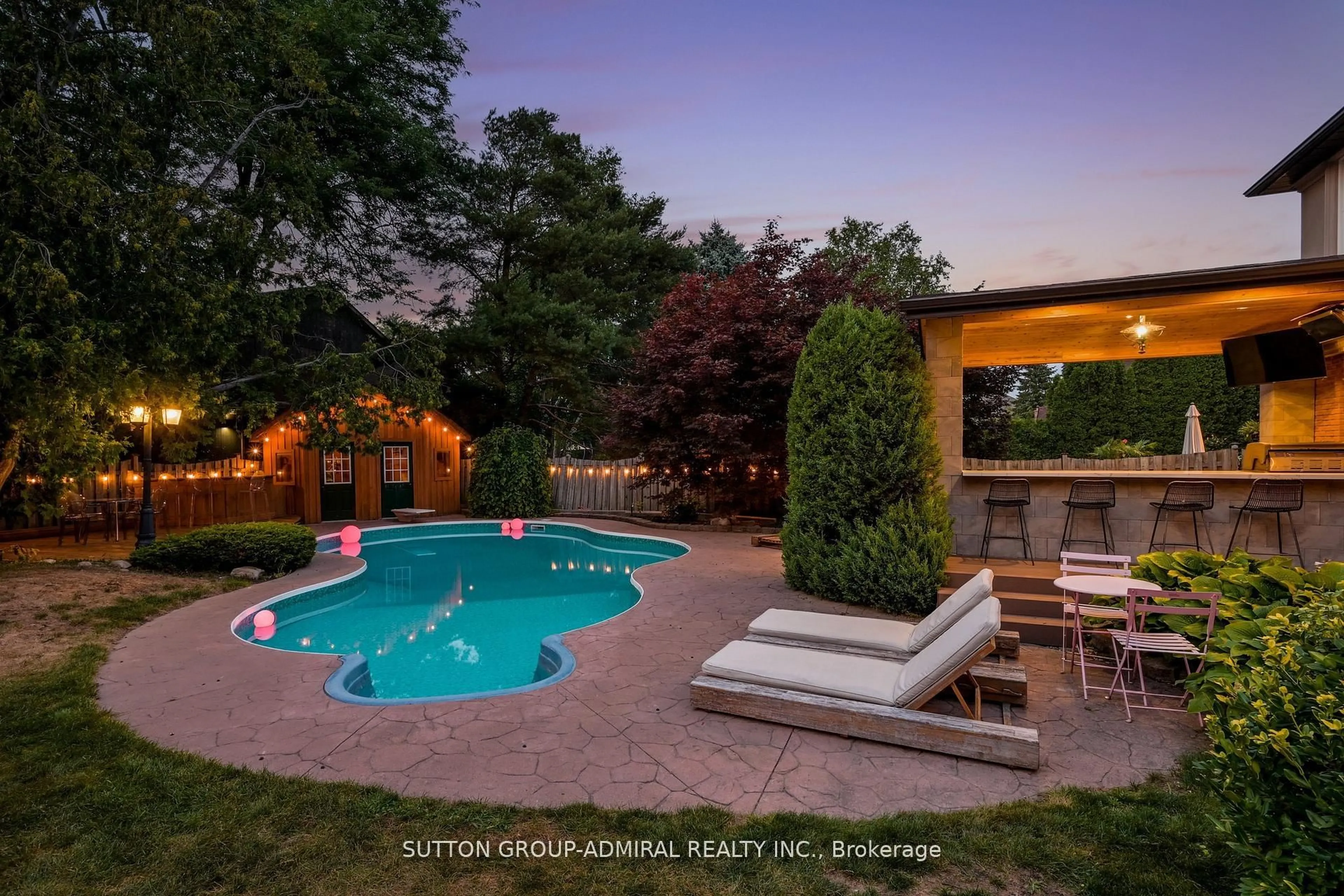 Patio, street for 18 Tannery Crt, Richmond Hill Ontario L4C 7V4