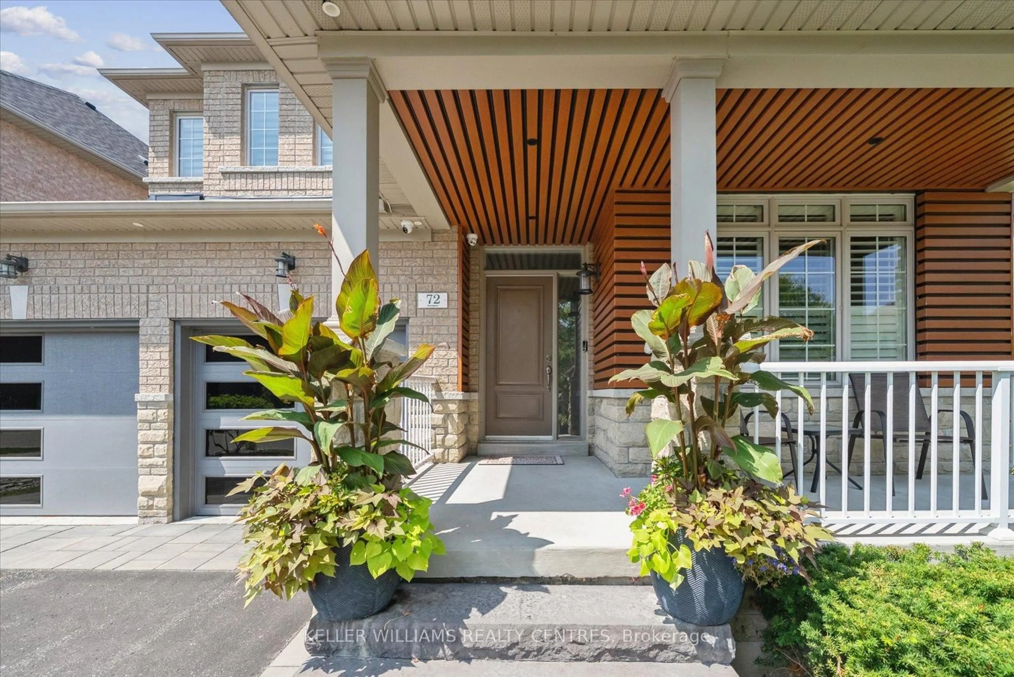 Indoor entryway for 72 Pointon St, Aurora Ontario L4G 0J9