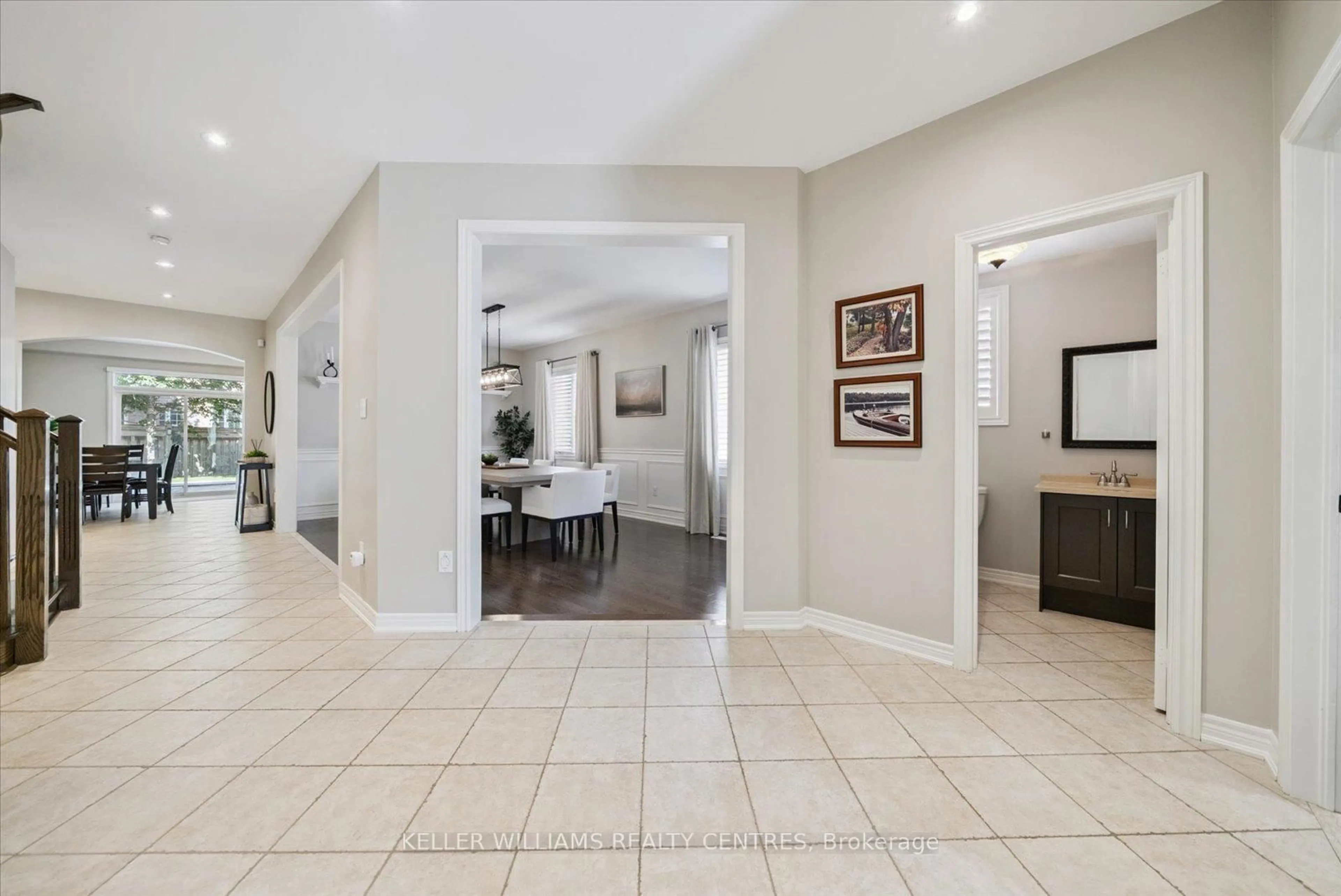Indoor foyer for 72 Pointon St, Aurora Ontario L4G 0J9