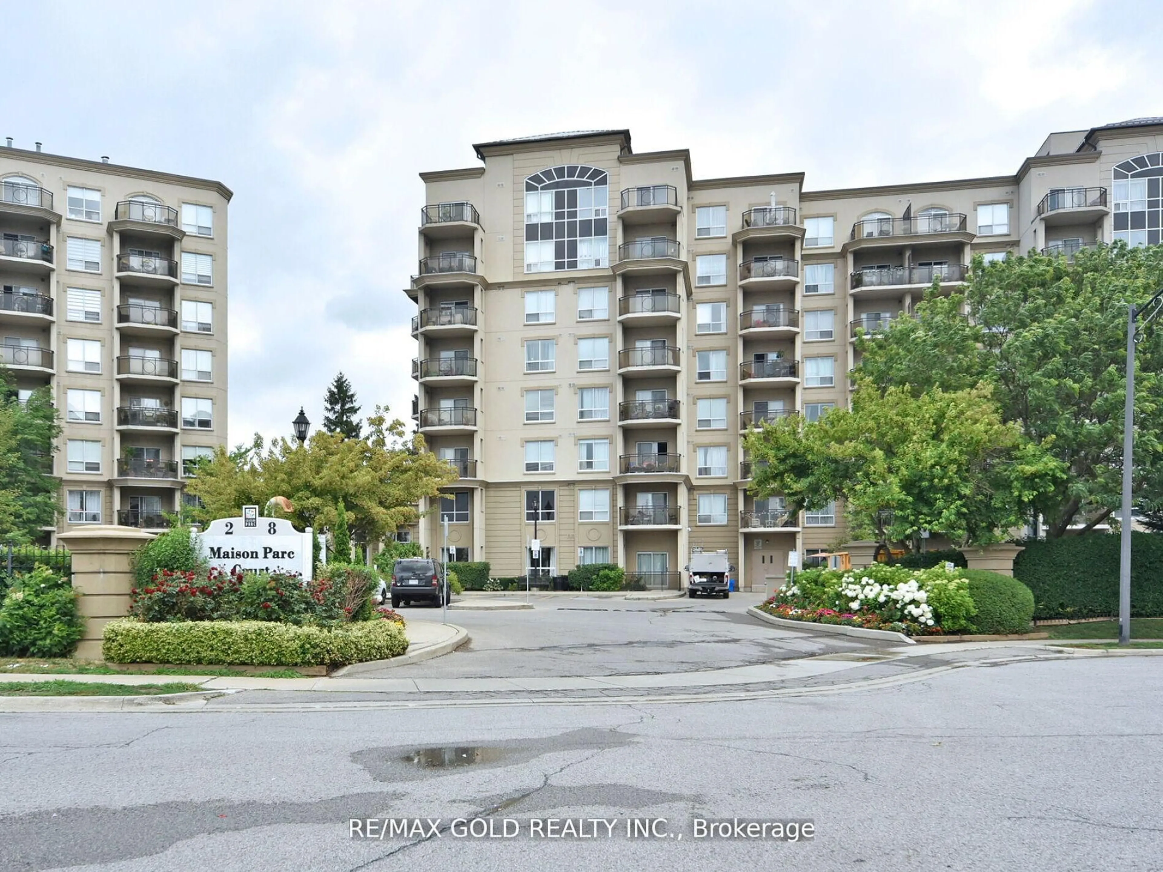 Unknown for 2 Maison Parc Crt #404, Vaughan Ontario L4J 9K4
