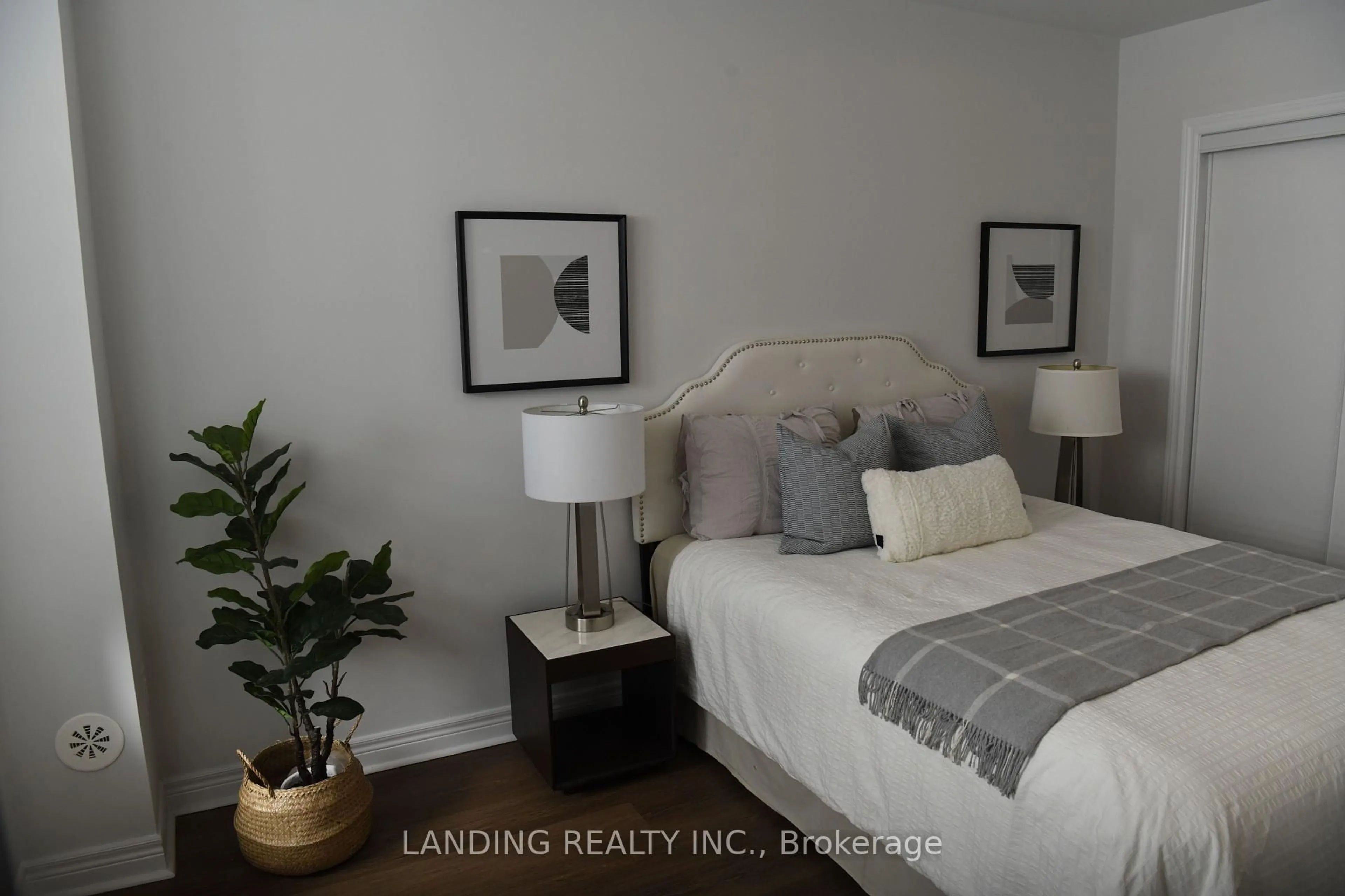 A pic of a room for 112 Robert Eaton Avenue Ave, Markham Ontario L3S 0G1