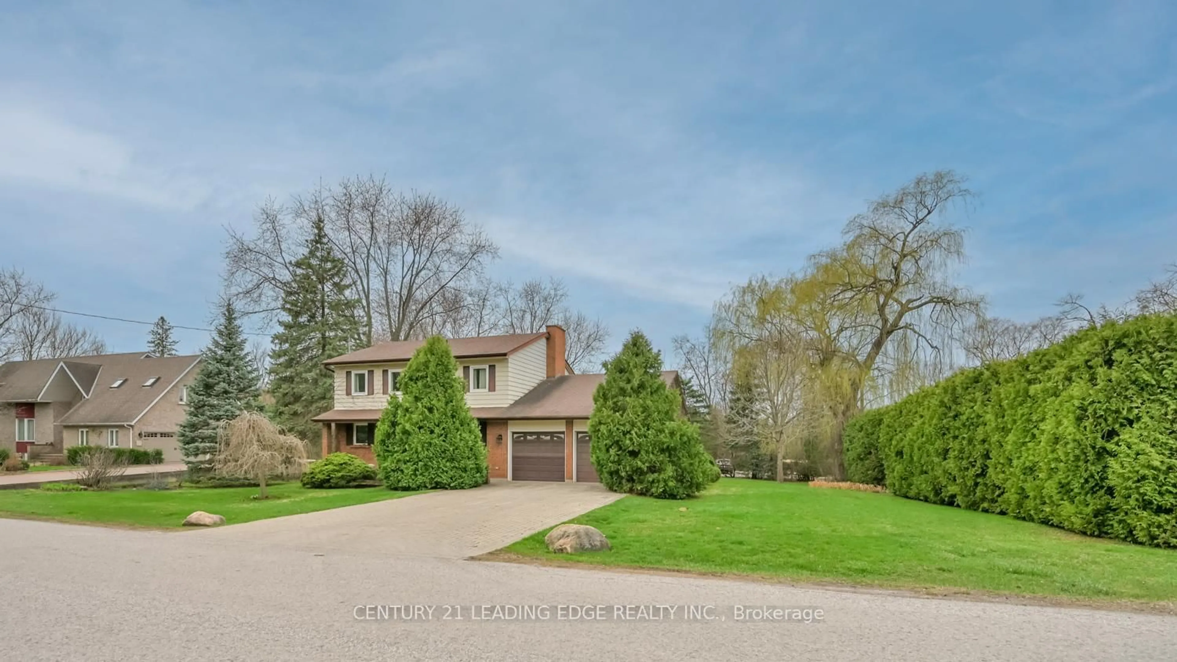 A pic from outside/outdoor area/front of a property/back of a property/a pic from drone, street for 2 Mill Race Crt, Markham Ontario L3P 3J3