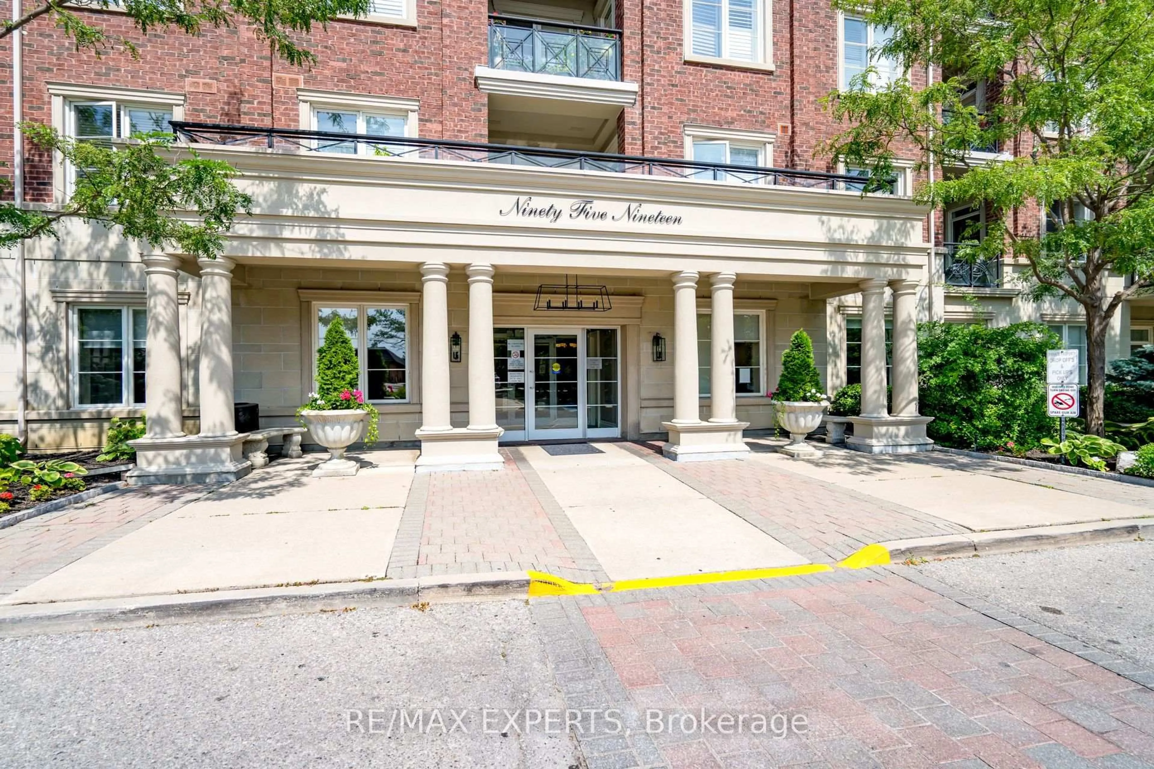 Indoor foyer for 9519 Keele St #129, Vaughan Ontario L6A 4A2