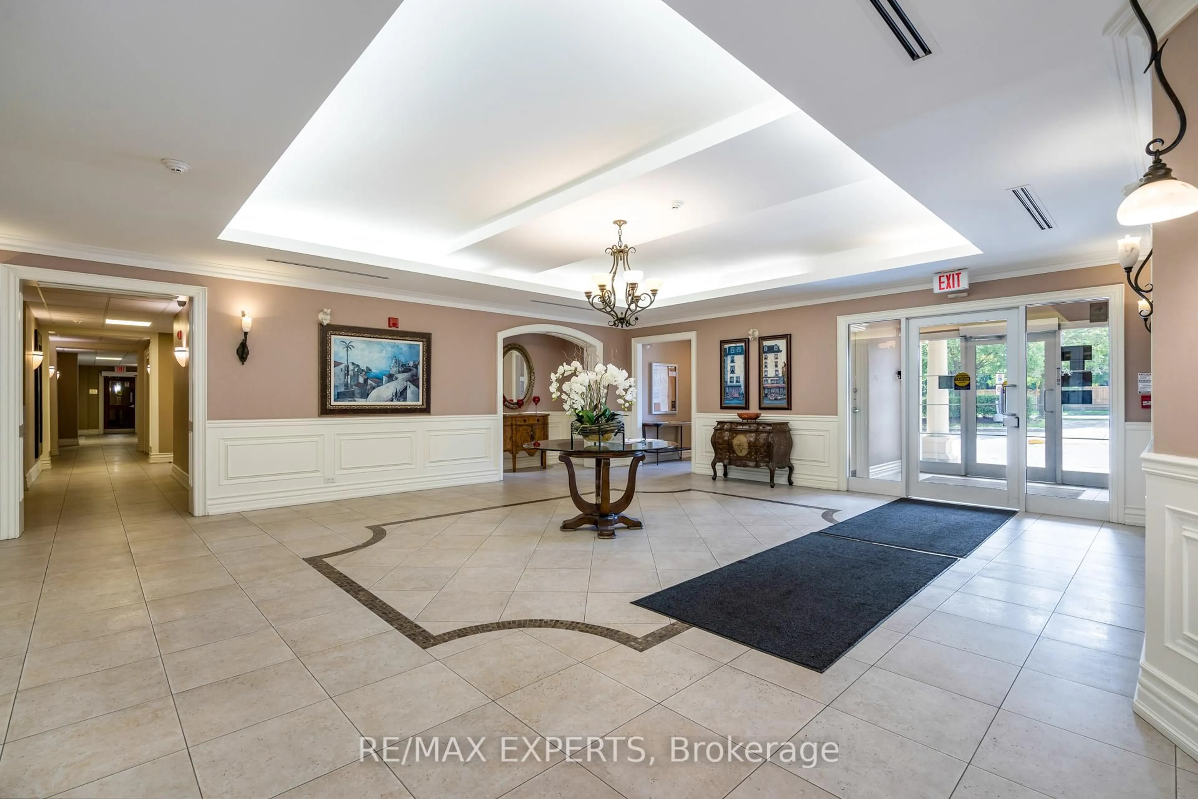 Indoor foyer for 9519 Keele St #129, Vaughan Ontario L6A 4A2