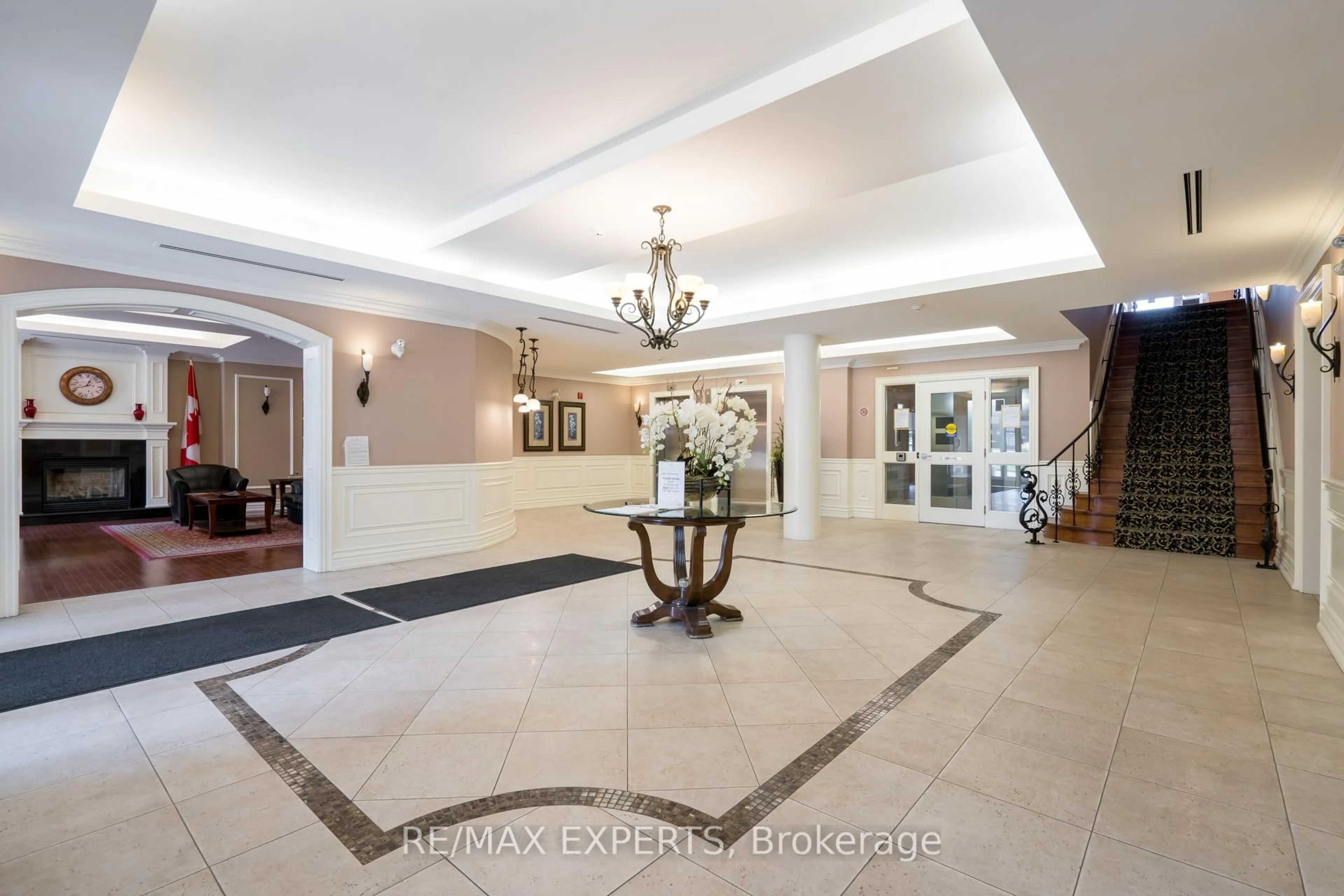 Indoor foyer for 9519 Keele St #129, Vaughan Ontario L6A 4A2