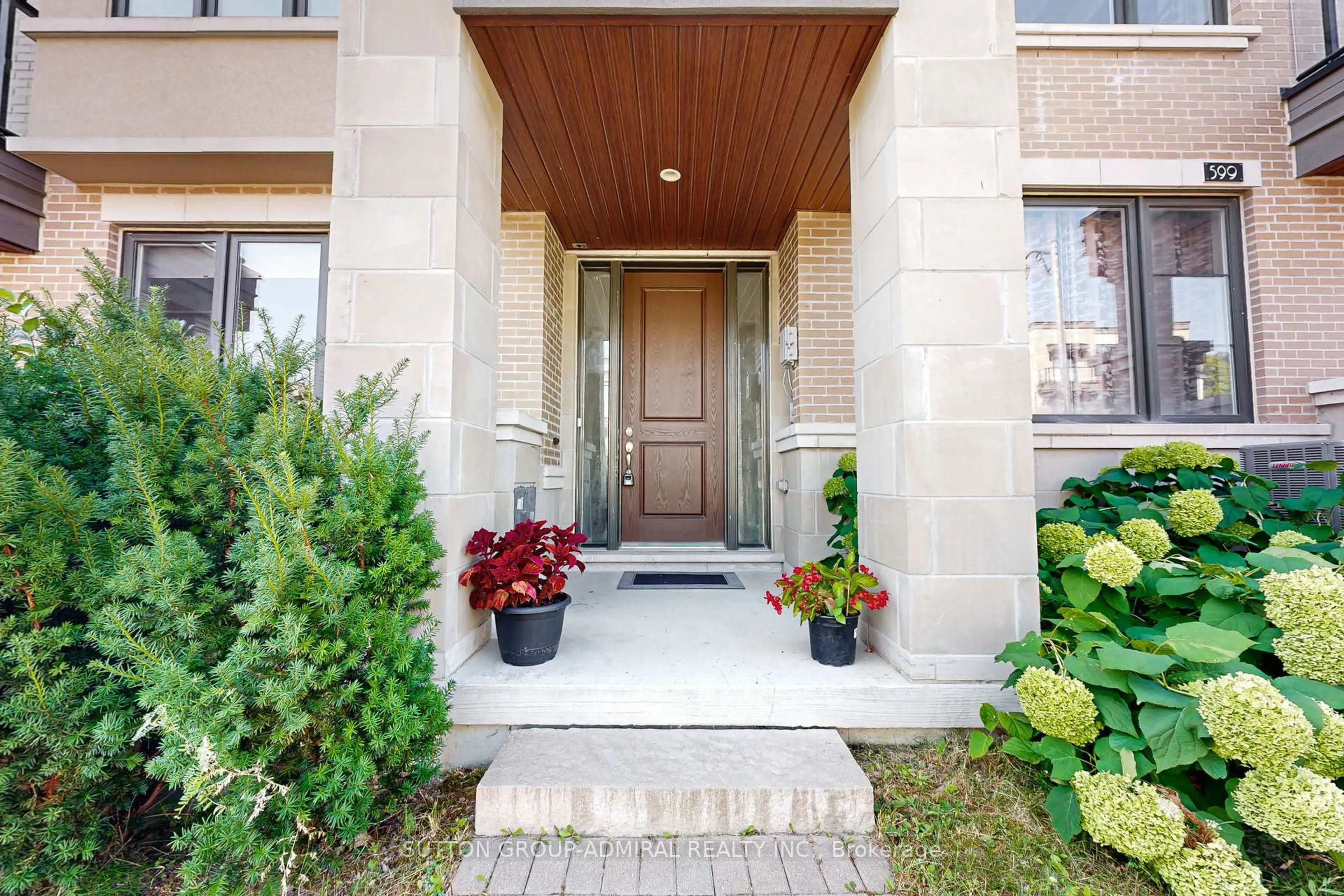 Indoor entryway for 597 Marc Santi Blvd, Vaughan Ontario L6A 4Z8