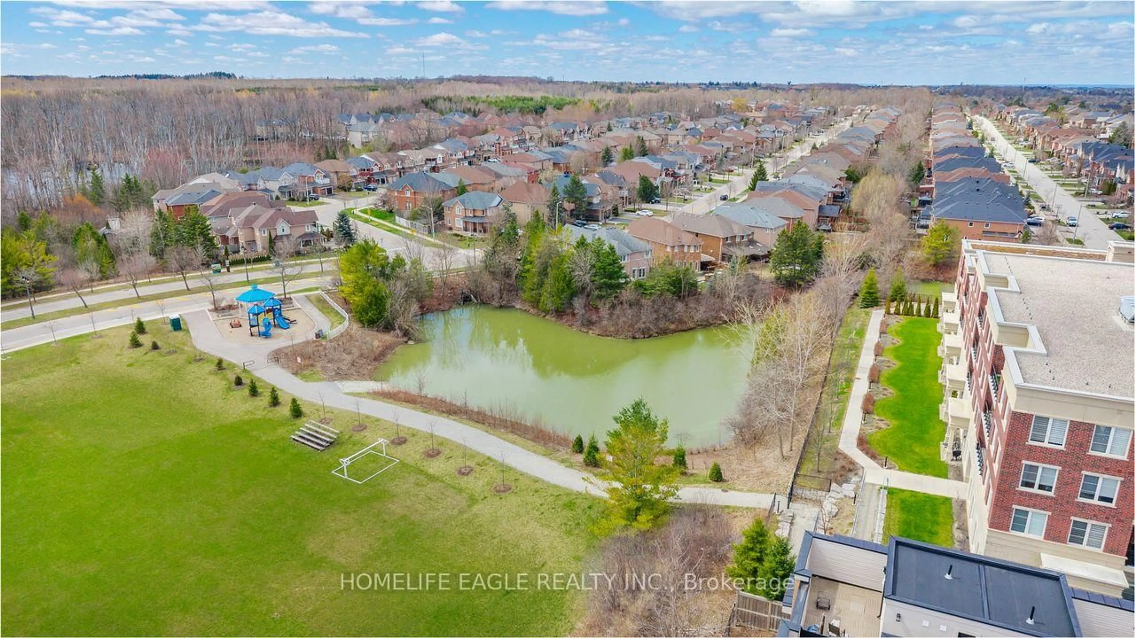 A pic from outside/outdoor area/front of a property/back of a property/a pic from drone, water/lake/river/ocean view for 7 Phelps Lane #16, Richmond Hill Ontario L4E 1J4