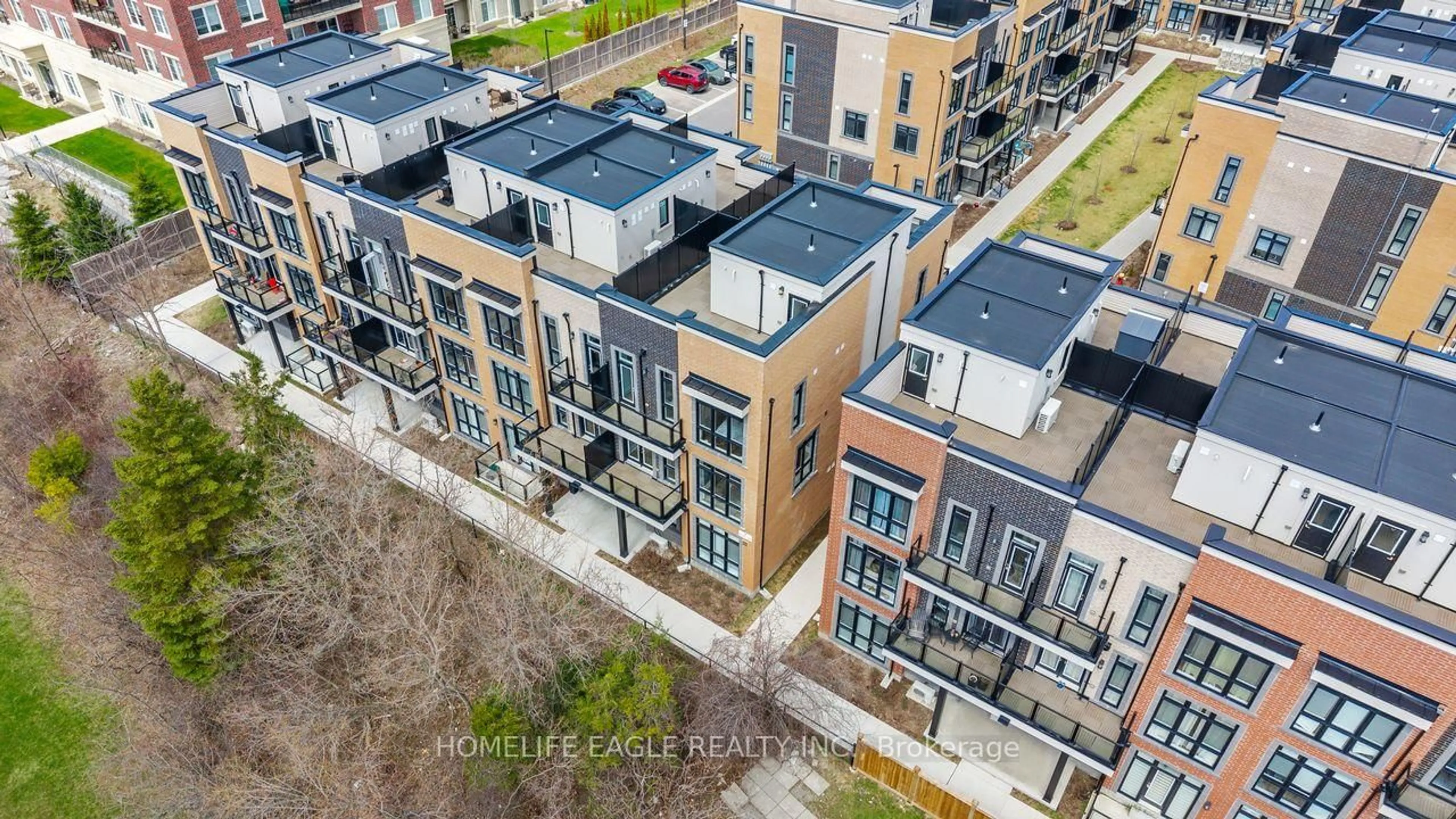 A pic from outside/outdoor area/front of a property/back of a property/a pic from drone, city buildings view from balcony for 7 Phelps Lane #16, Richmond Hill Ontario L4E 1J4