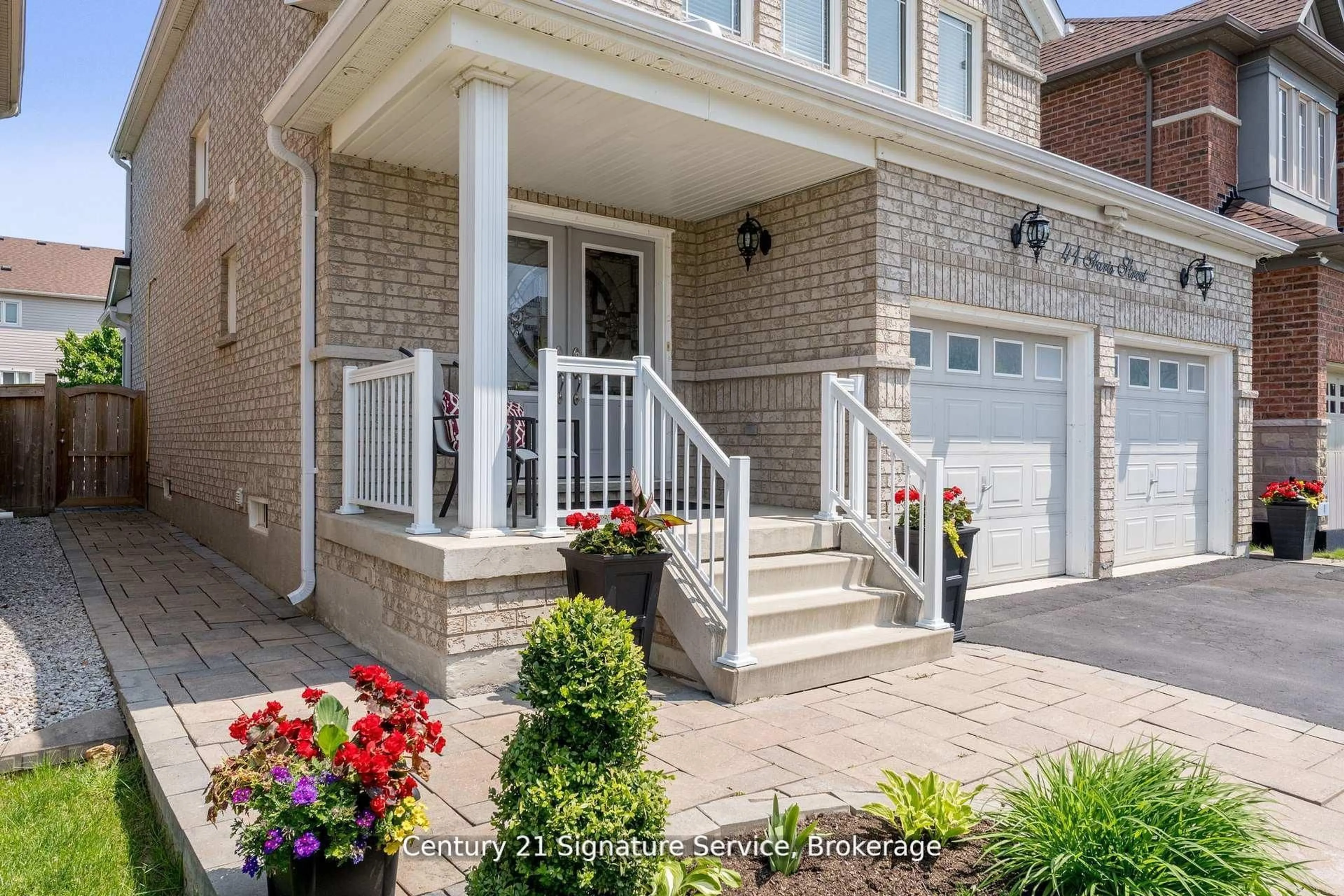 Home with brick exterior material, street for 41 Faris St, Bradford West Gwillimbury Ontario L3Z 0C5