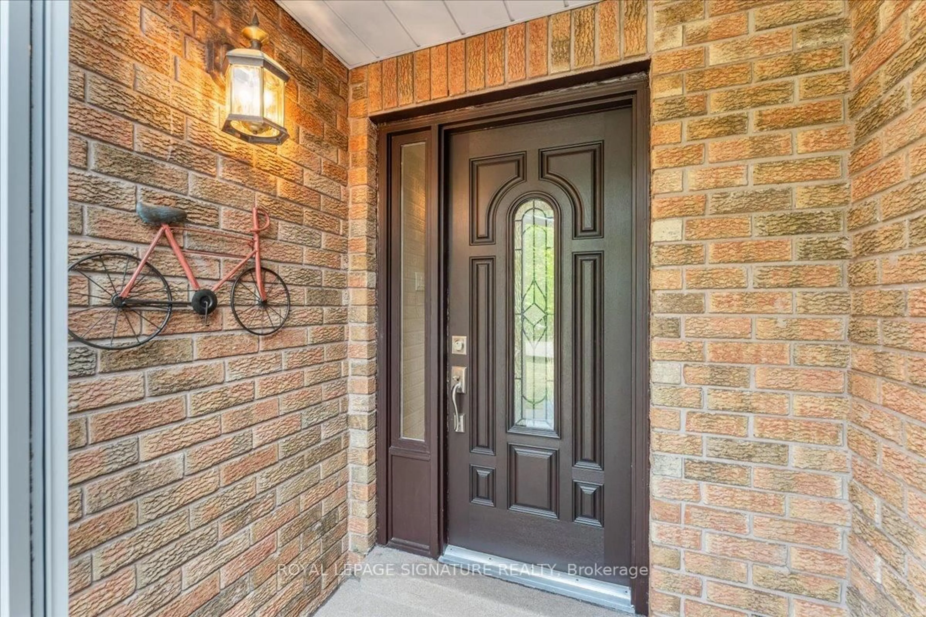Indoor entryway for 57 Tribbling Cres, Aurora Ontario L4G 4X1