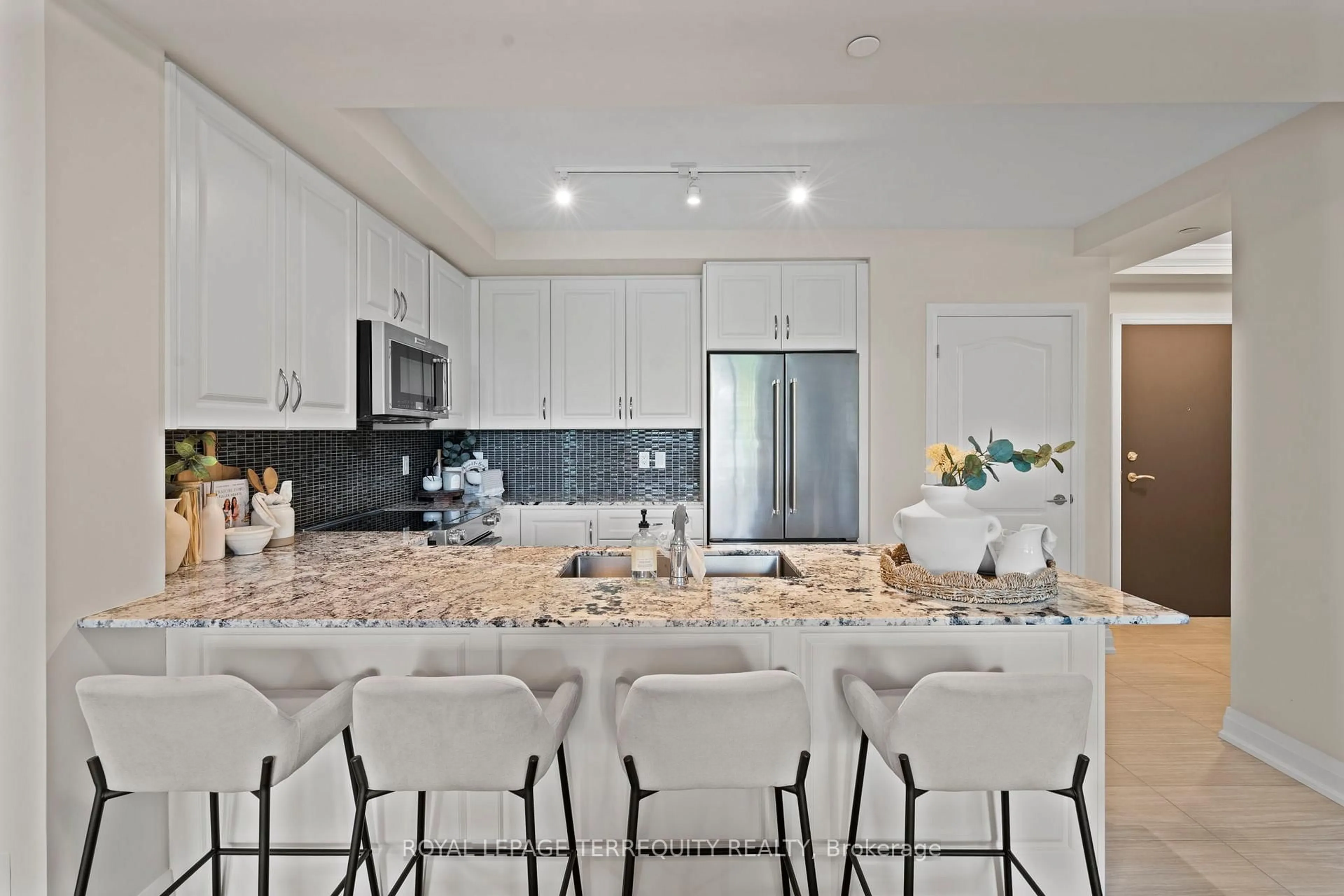 Open concept kitchen, ceramic/tile floor for 25 Baker Hill Blvd #207, Whitchurch-Stouffville Ontario L4A 4R5