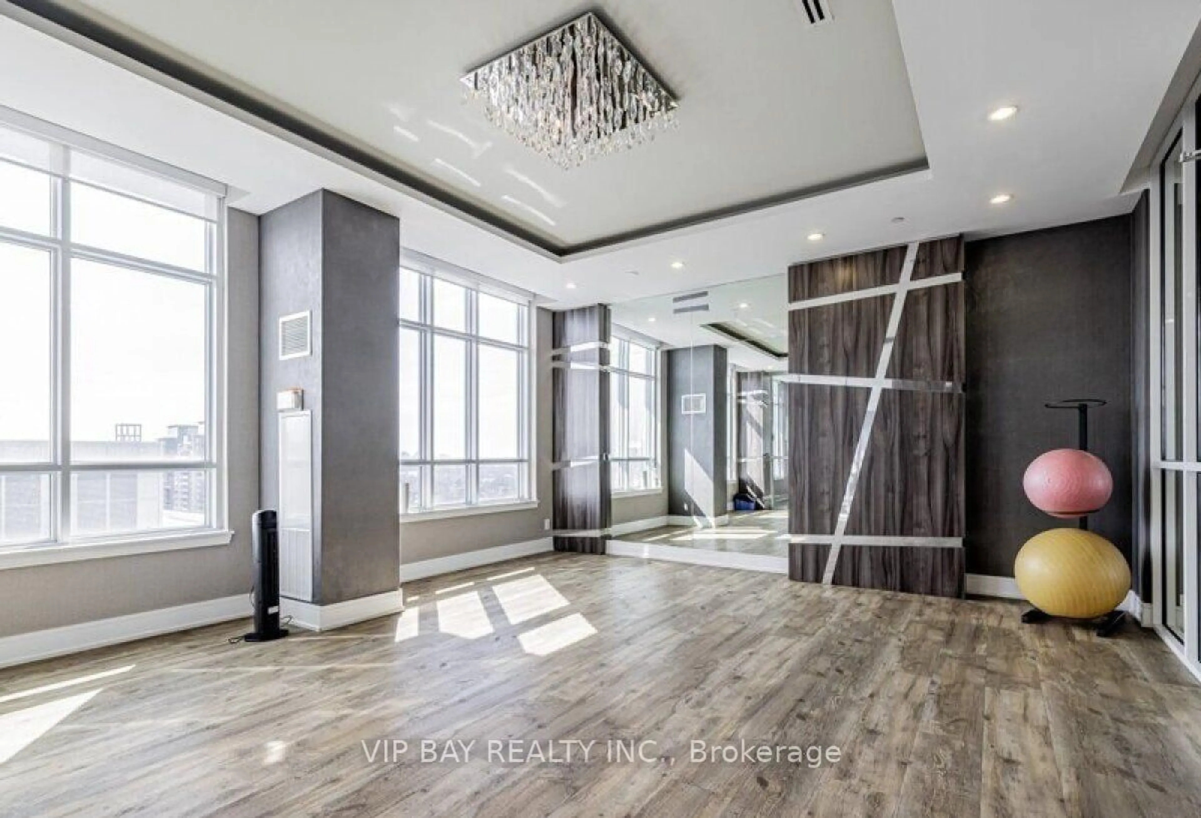 Indoor foyer for 9201 Yonge St #Nw817, Richmond Hill Ontario L4C 1H9