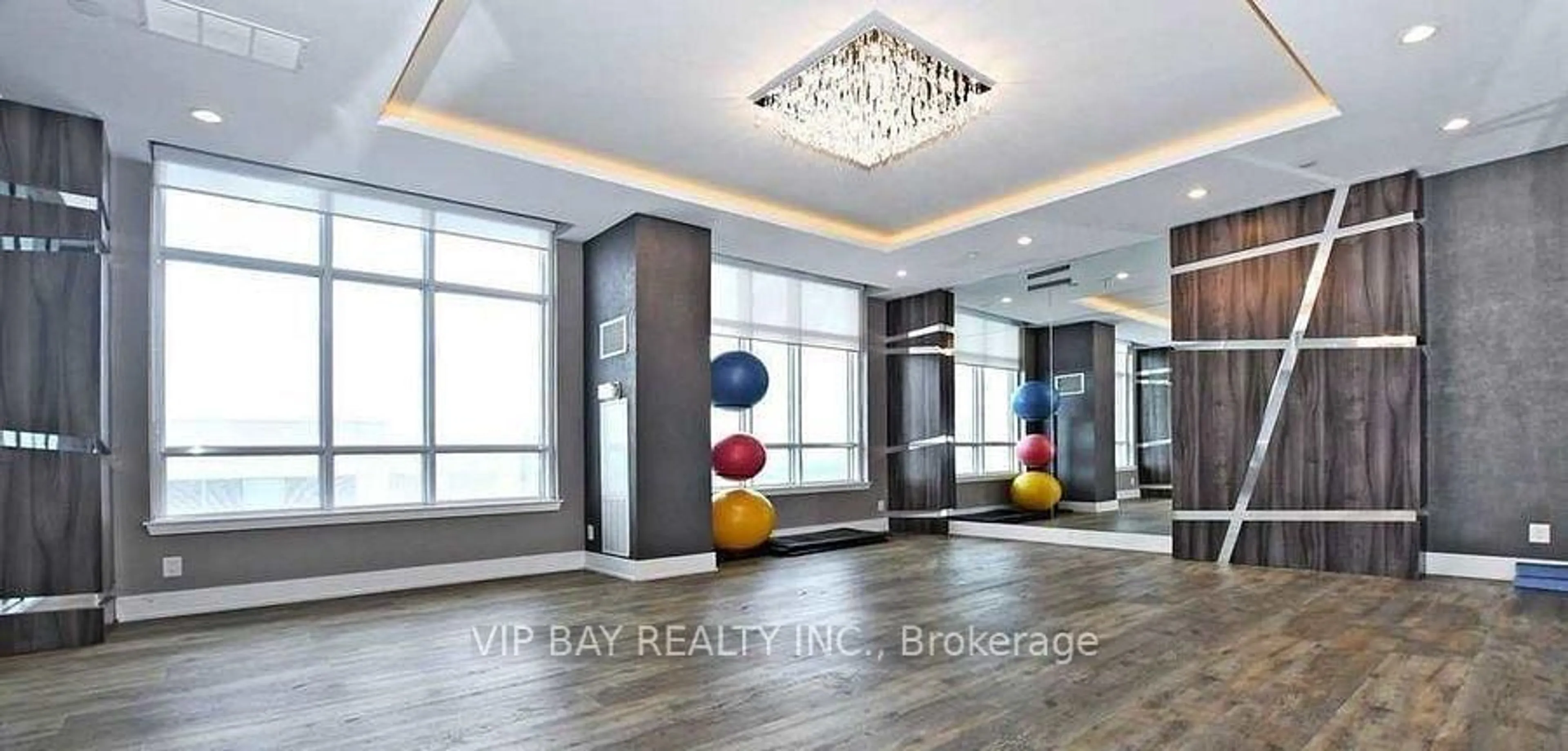 Indoor foyer for 9201 Yonge St #Nw817, Richmond Hill Ontario L4C 1H9