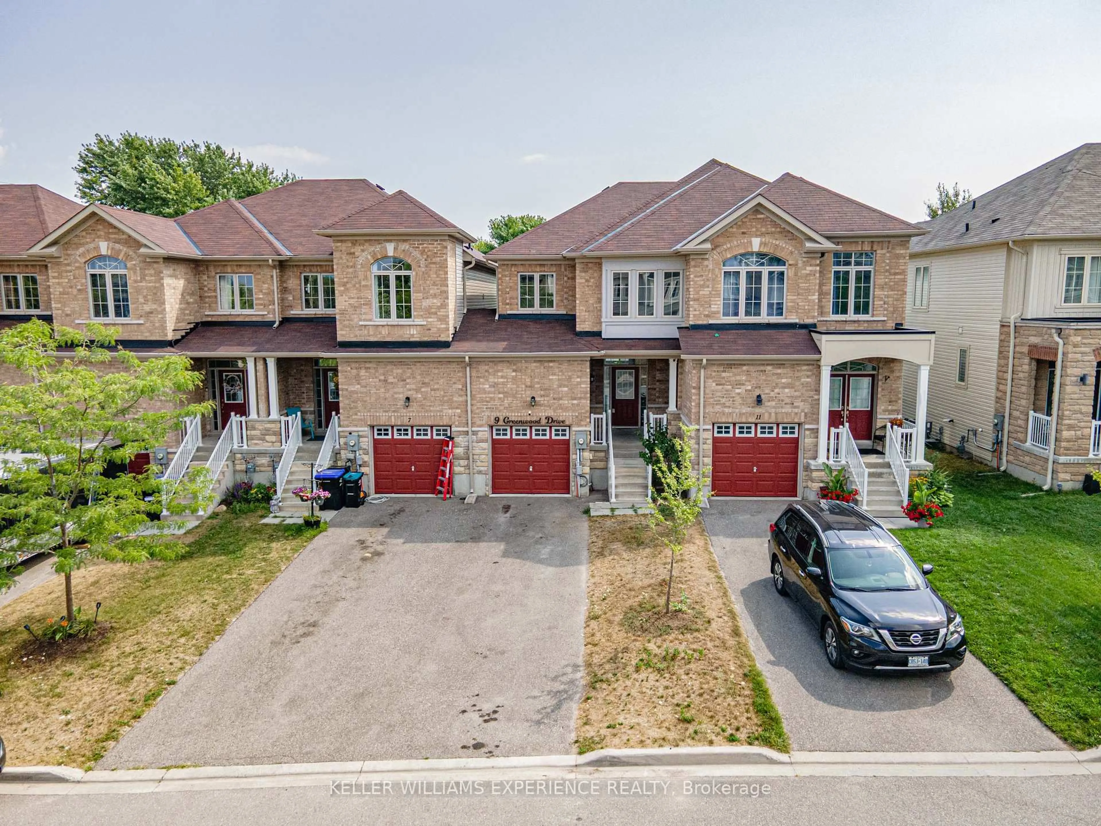 A pic from outside/outdoor area/front of a property/back of a property/a pic from drone, street for 9 GREENWOOD Dr, Essa Ontario L3W 0N5