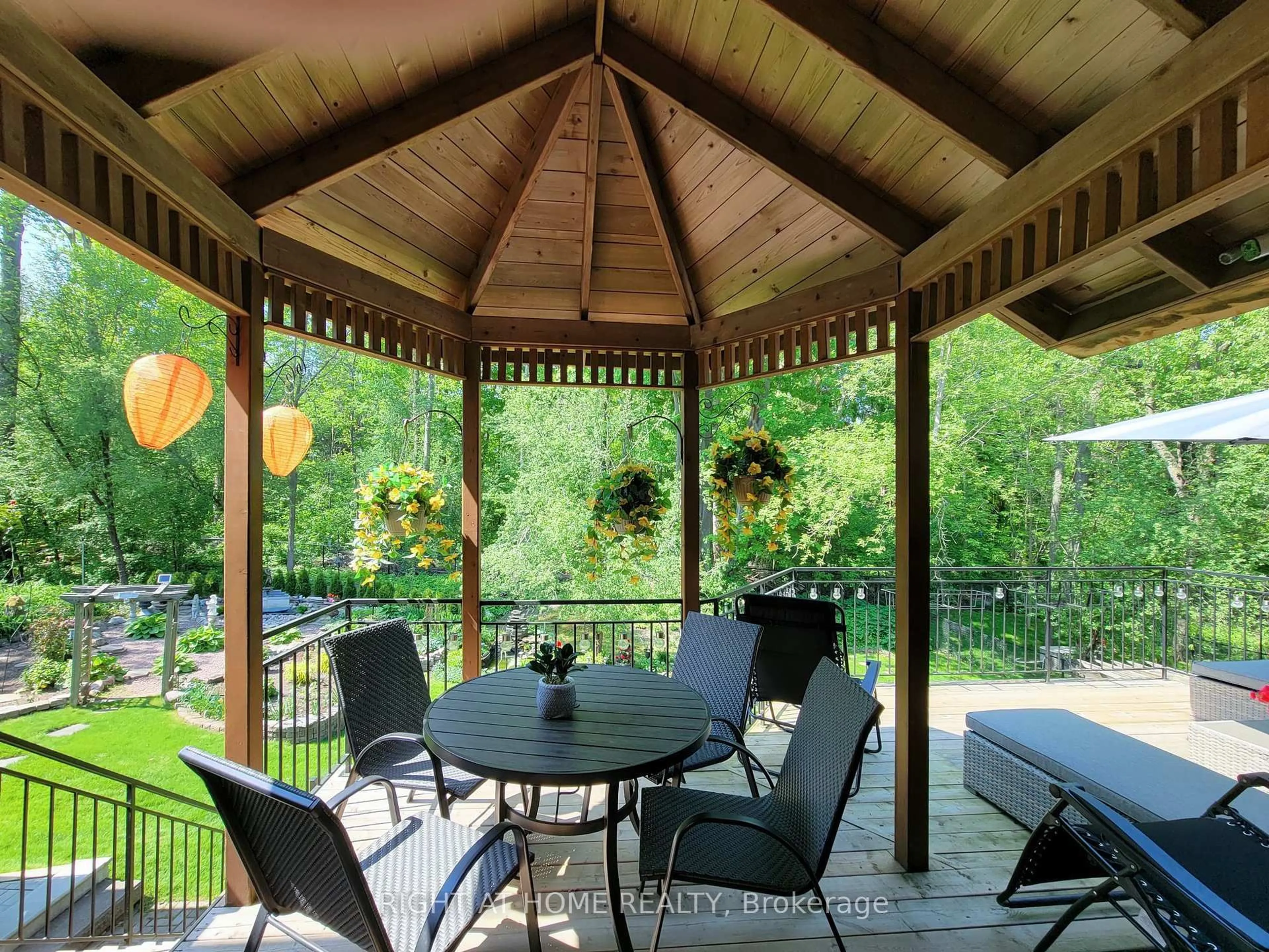 Patio, unknown for 95 Westbury Crt, Richmond Hill Ontario L4S 2L3