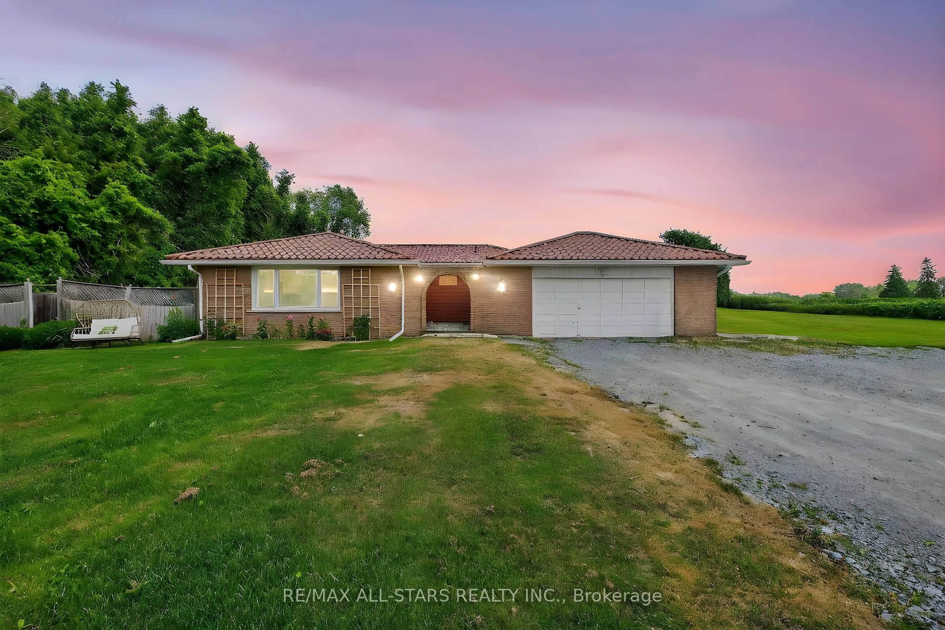 A pic from outside/outdoor area/front of a property/back of a property/a pic from drone, unknown for 22429 Kennedy Rd, East Gwillimbury Ontario L0G 1R0