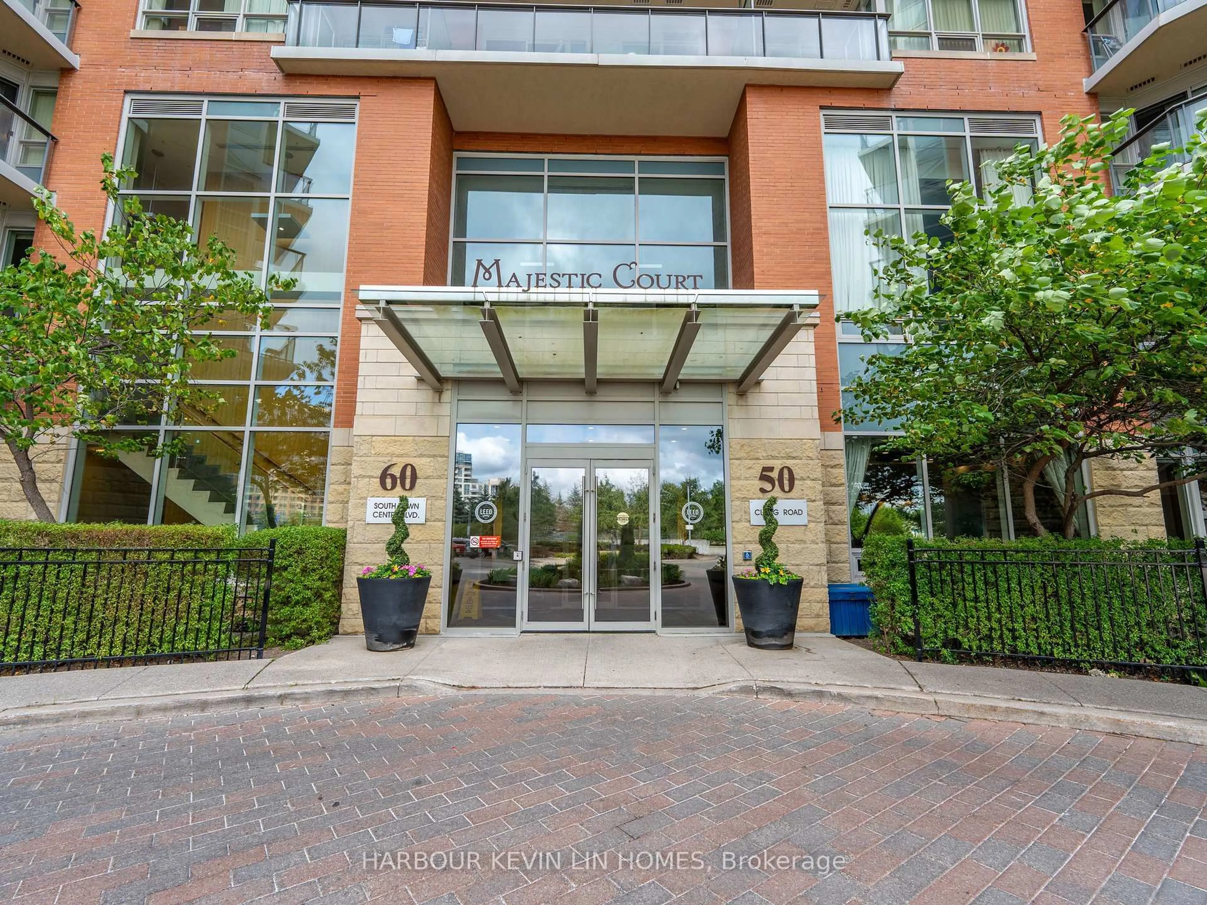Indoor foyer for 60 South Town Centre Blvd #917, Markham Ontario L6G 0C5