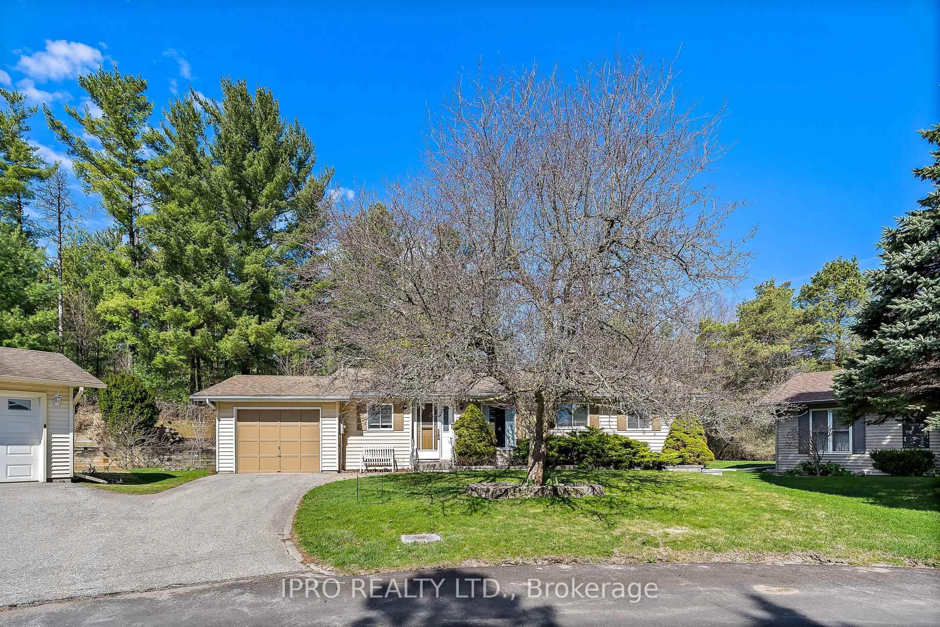 A pic from outside/outdoor area/front of a property/back of a property/a pic from drone, street for 9 Balsam Crt, New Tecumseth Ontario L0G 1W0