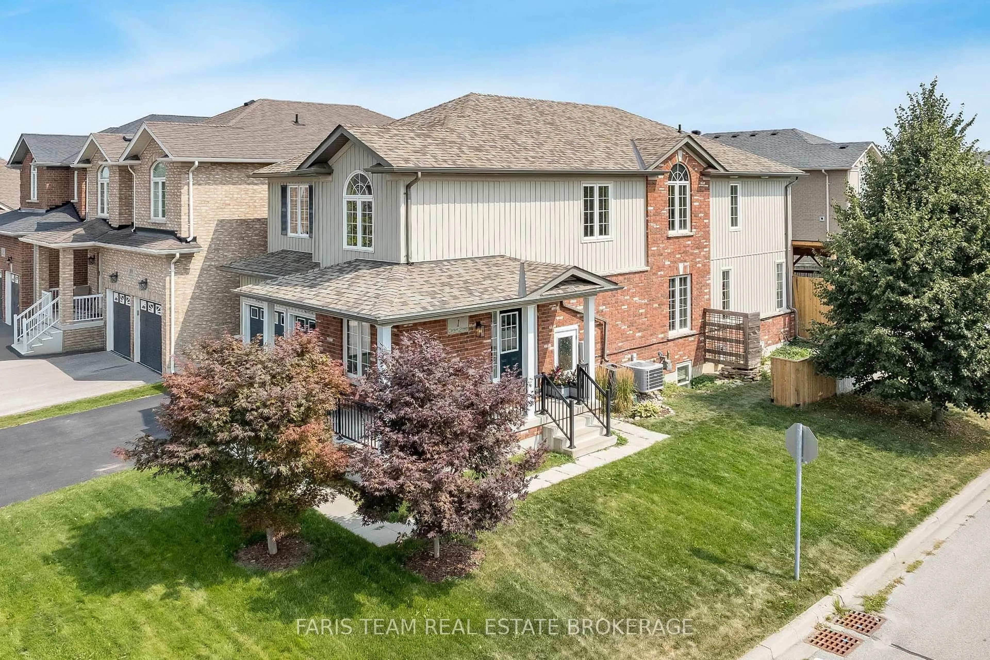 A pic from outside/outdoor area/front of a property/back of a property/a pic from drone, street for 1 Carter St, Bradford West Gwillimbury Ontario L3Z 0L2
