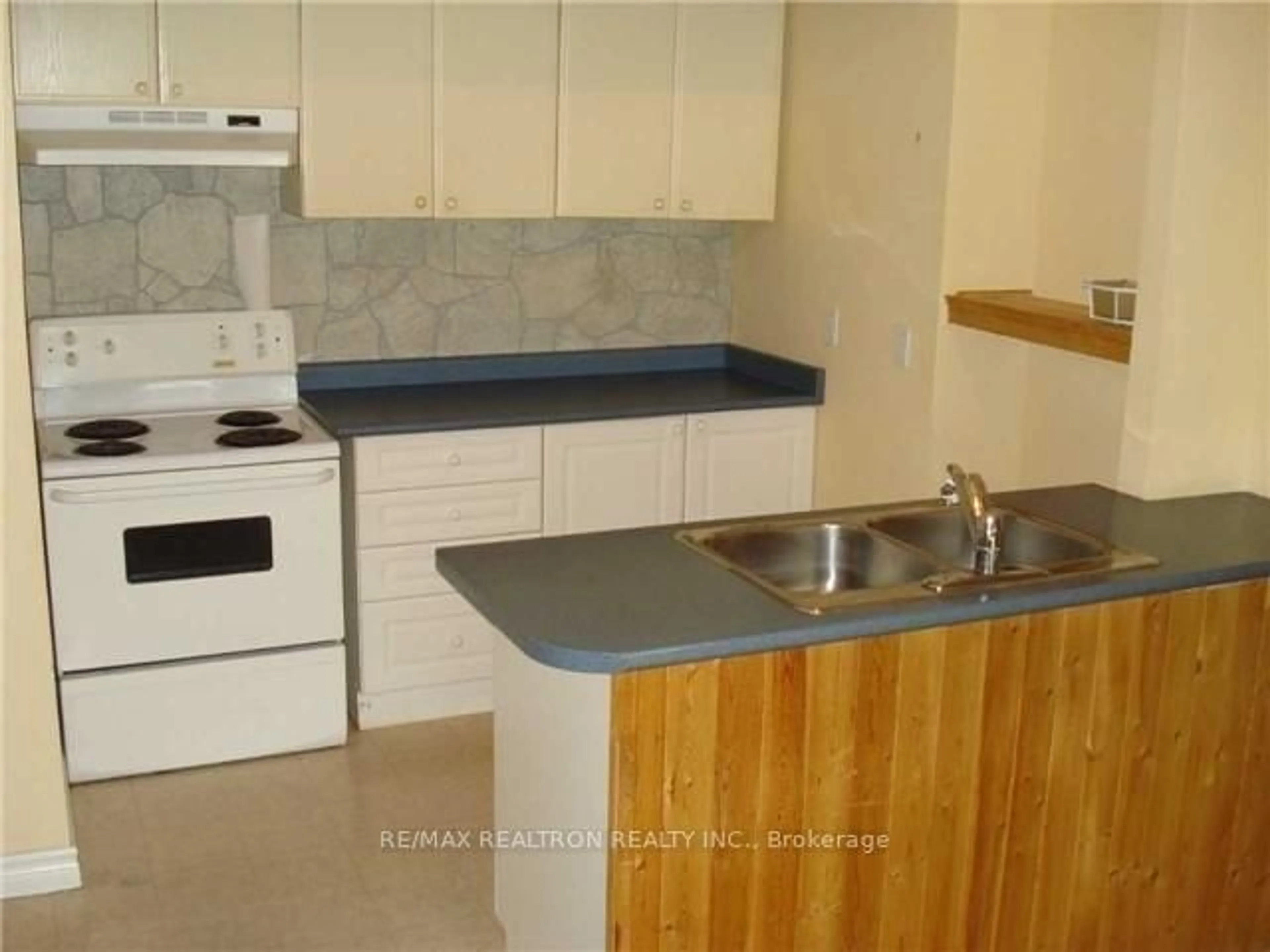 Standard kitchen, unknown for 110 Glenwoods Ave, Georgina Ontario L4P 3E9