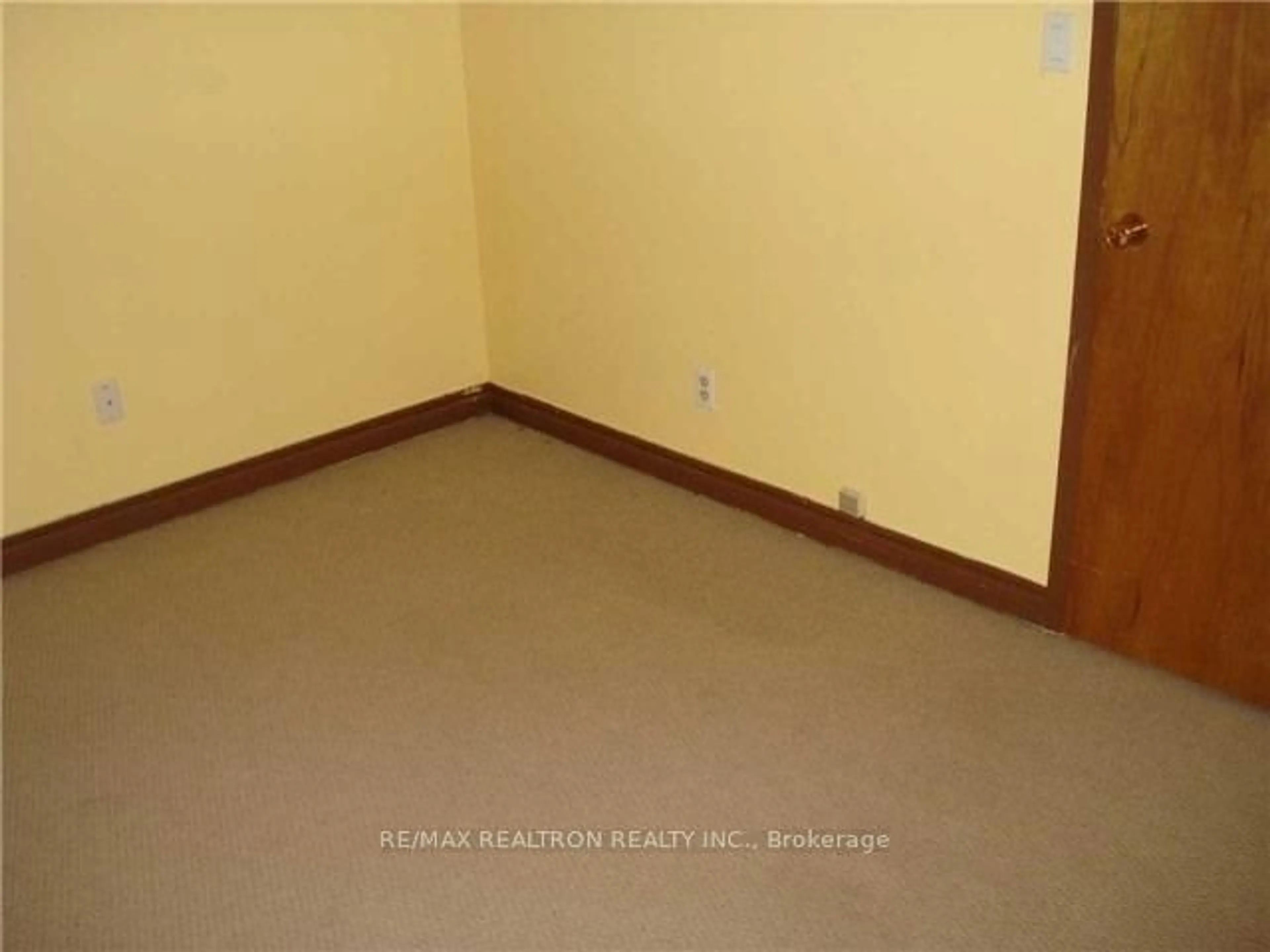 A pic of a room for 110 Glenwoods Ave, Georgina Ontario L4P 3E9