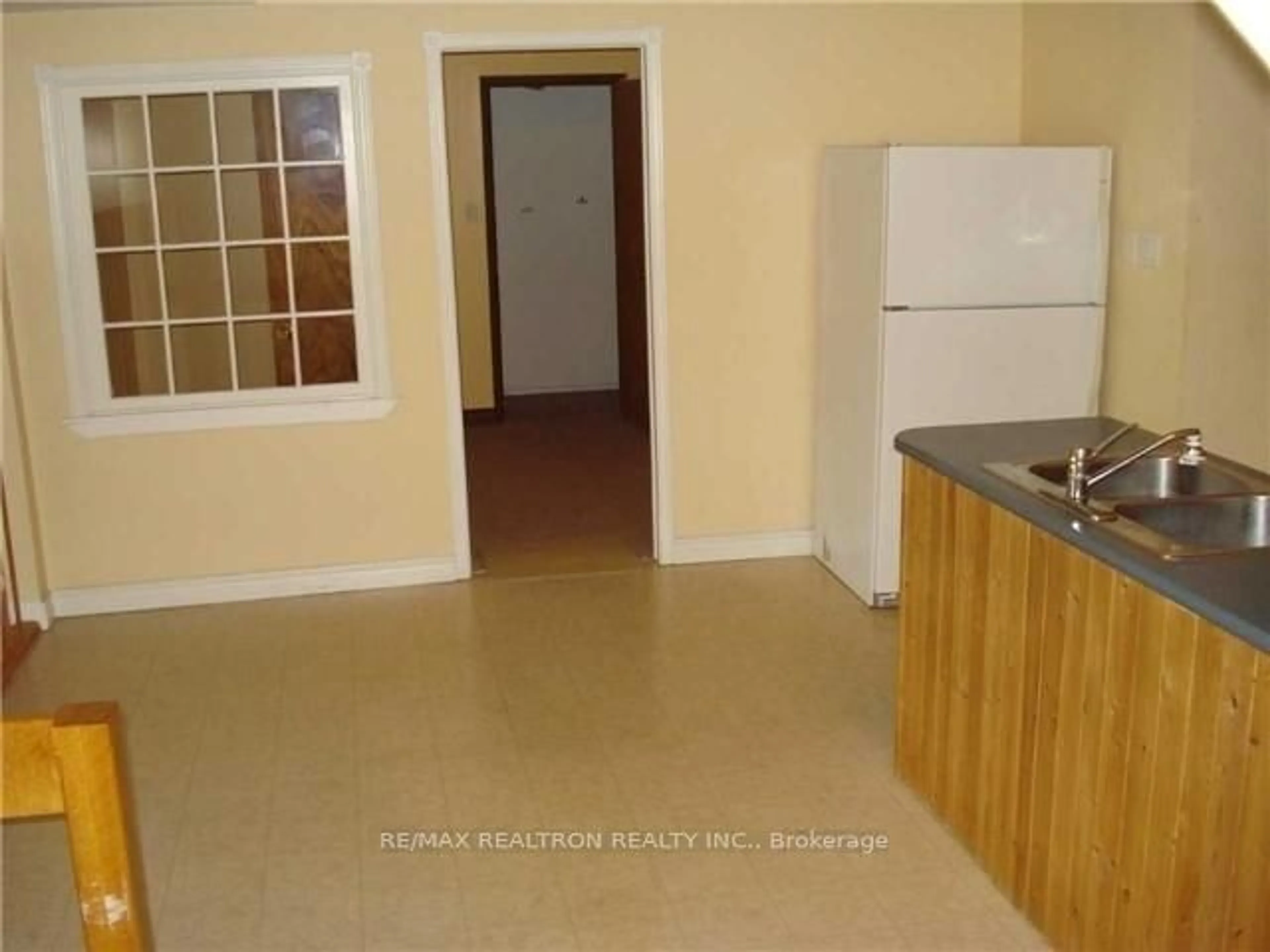 Standard kitchen, unknown for 110 Glenwoods Ave, Georgina Ontario L4P 3E9
