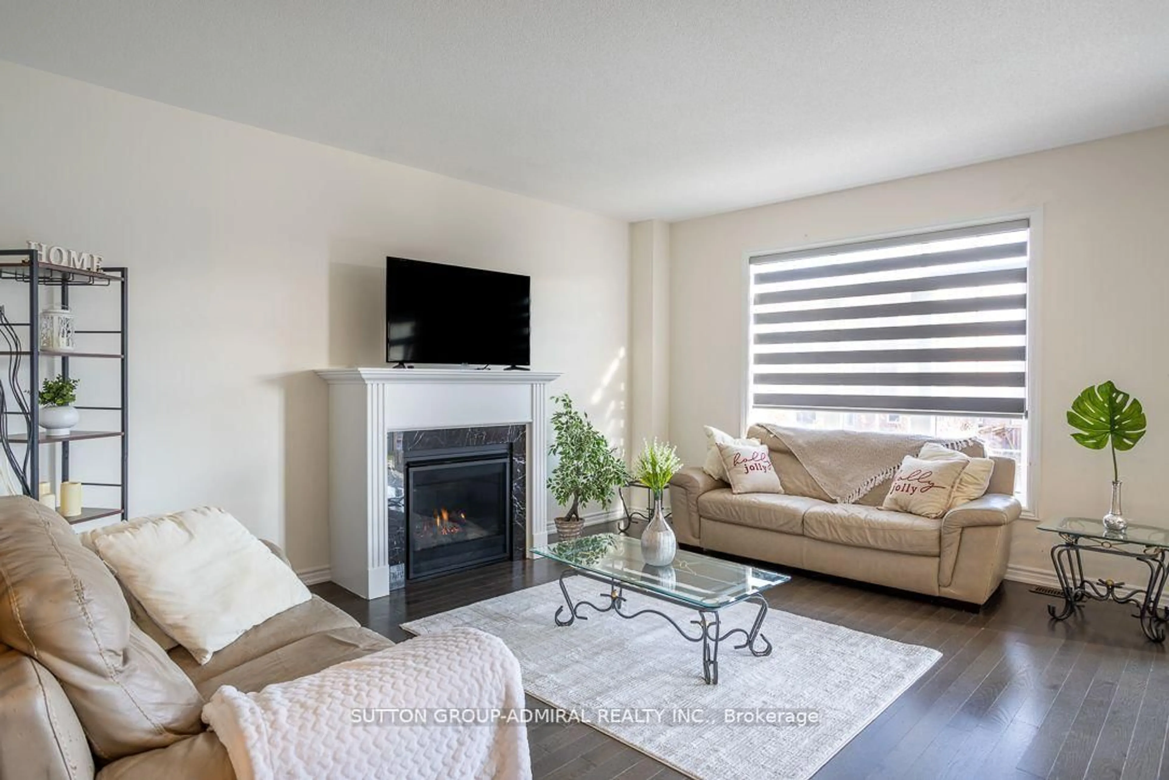 Living room with furniture, unknown for 2207 Lozenby St, Innisfil Ontario L9S 0M9