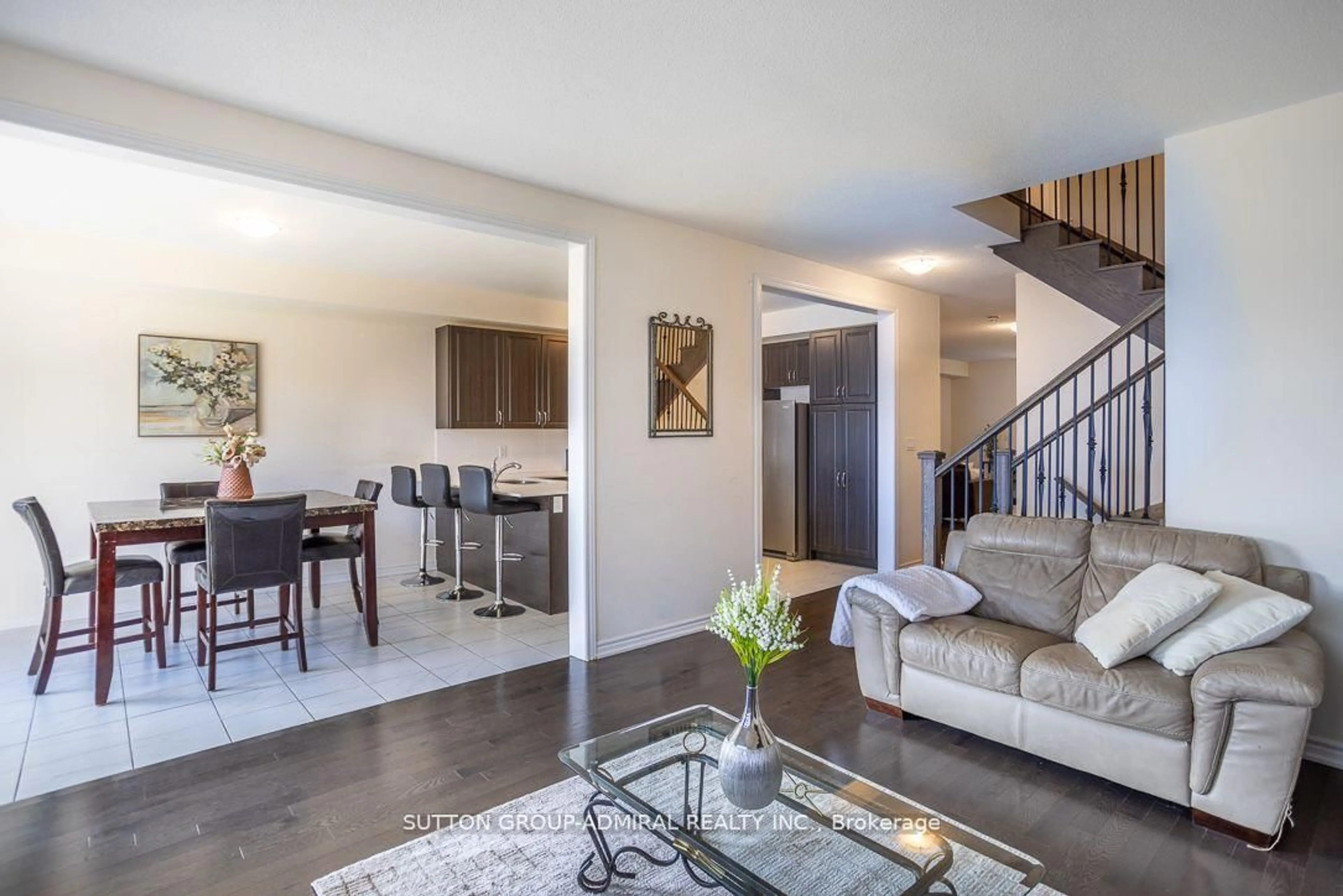 Living room with furniture, unknown for 2207 Lozenby St, Innisfil Ontario L9S 0M9