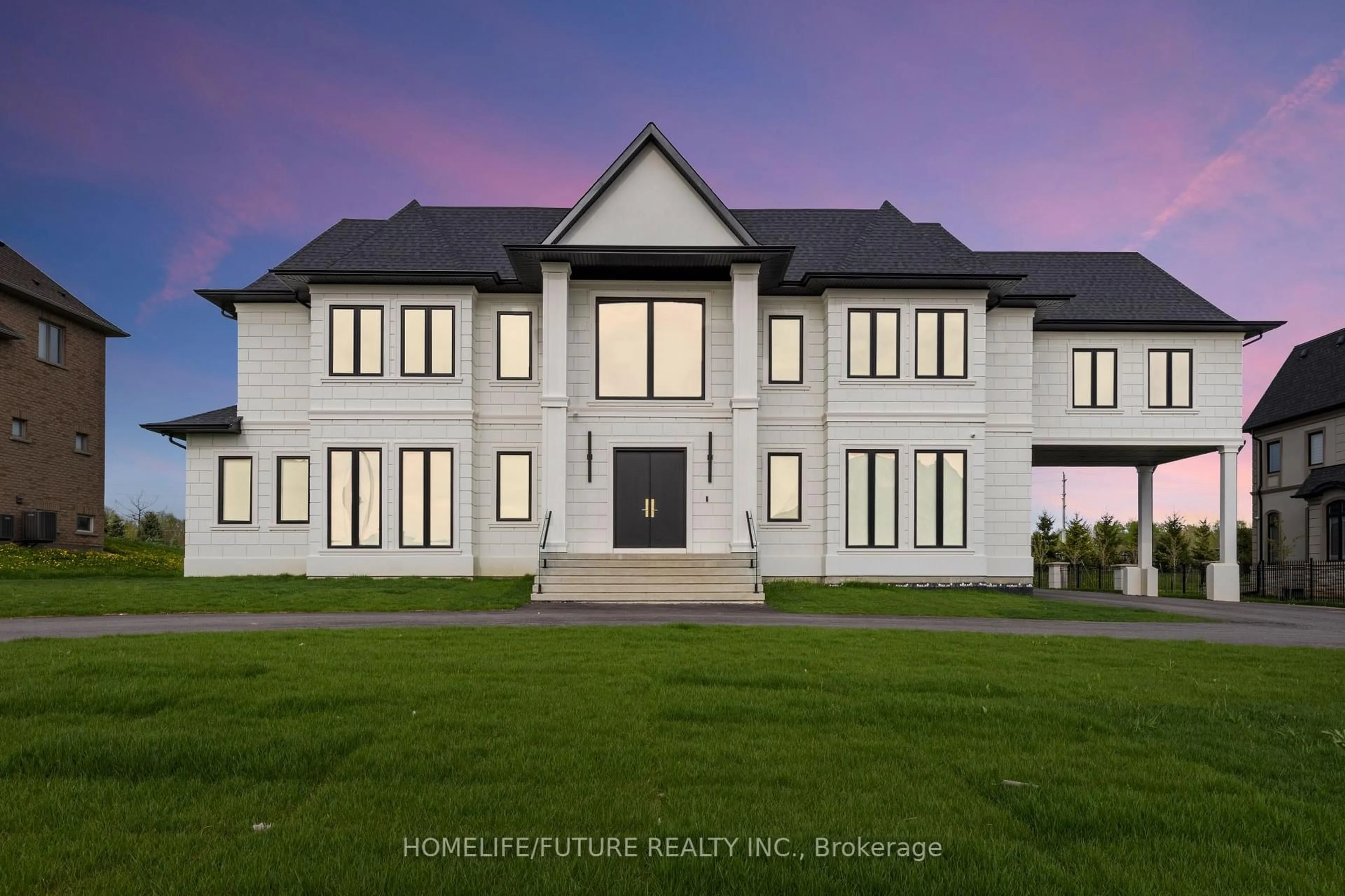 Home with vinyl exterior material, building for 9 Pleasant Valley Dr, Whitchurch-Stouffville Ontario L4A 1W3