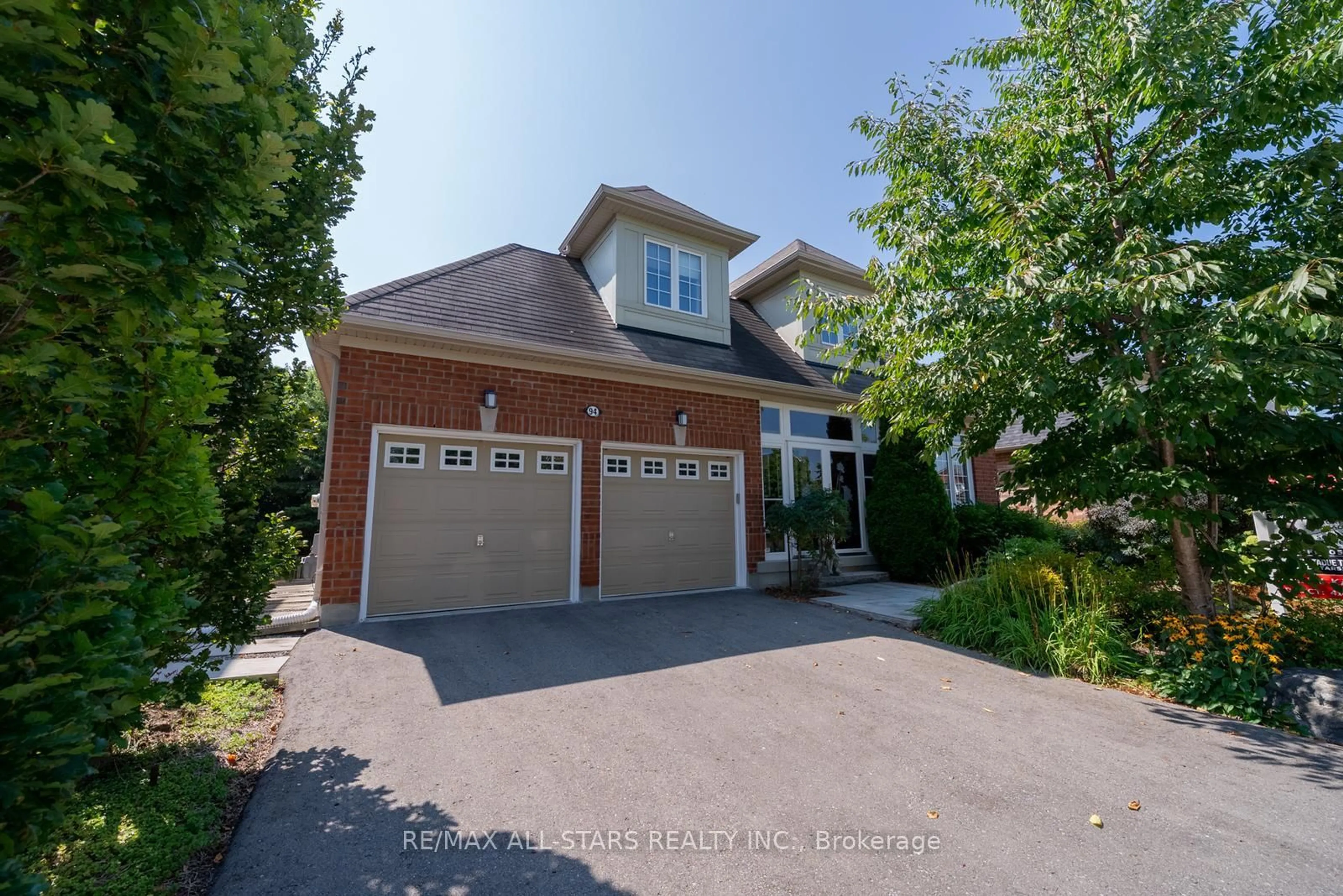 Home with brick exterior material, street for 94 Chambersburg Way, Whitchurch-Stouffville Ontario L4A 0X8