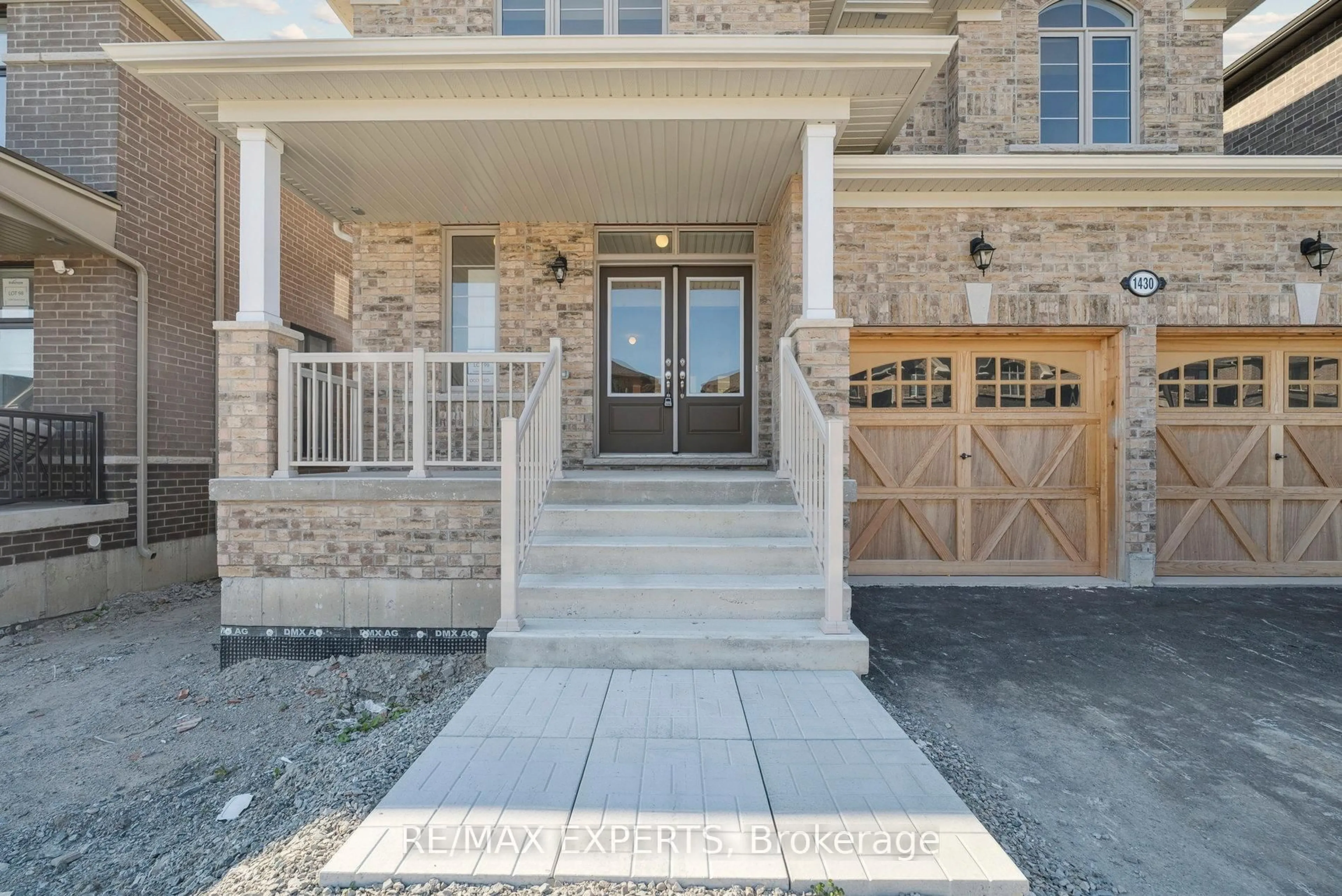 Indoor entryway for 1430 Davis Loop Circ, Innisfil Ontario L0L 1W0