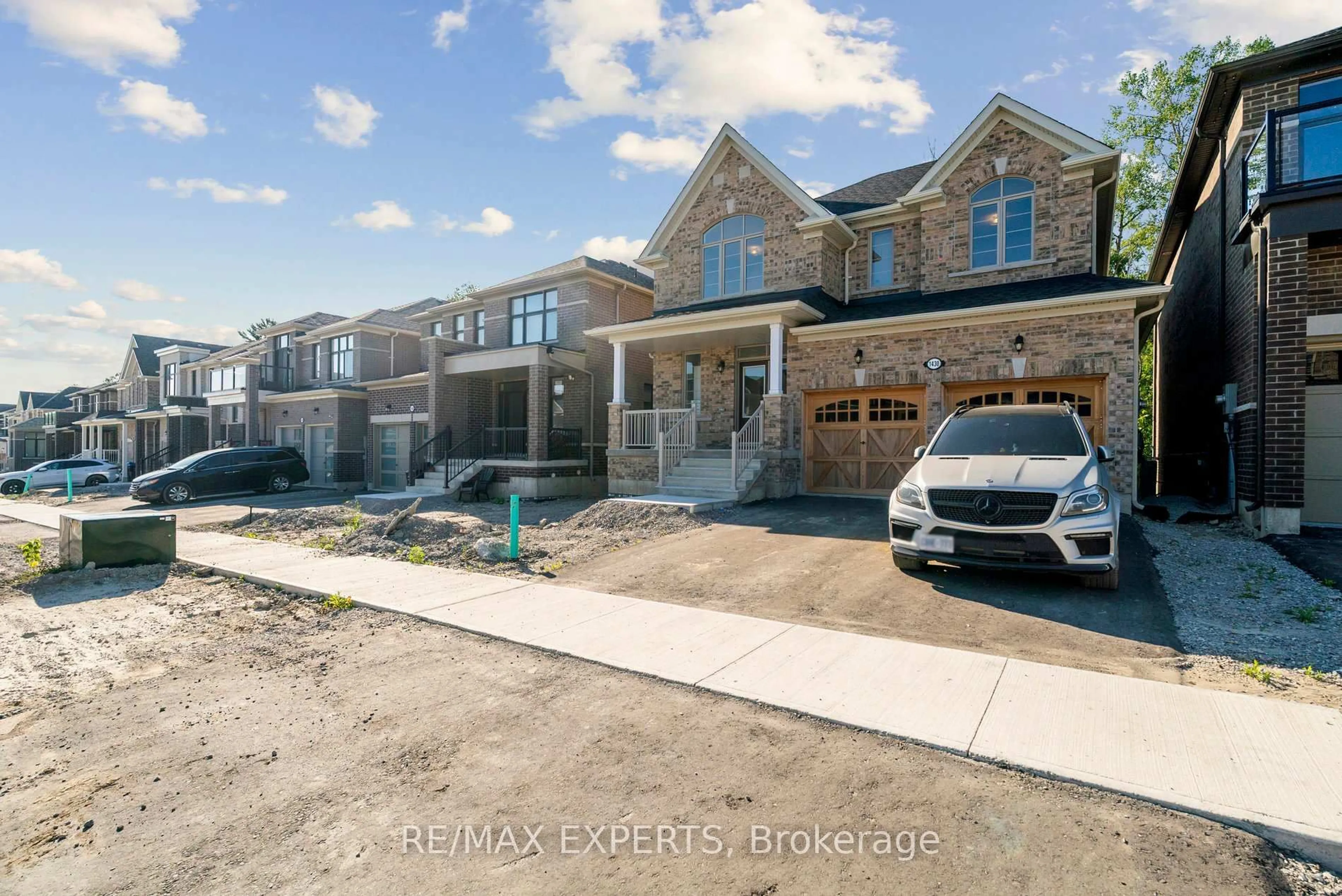 Home with brick exterior material, street for 1430 Davis Loop Circ, Innisfil Ontario L0L 1W0