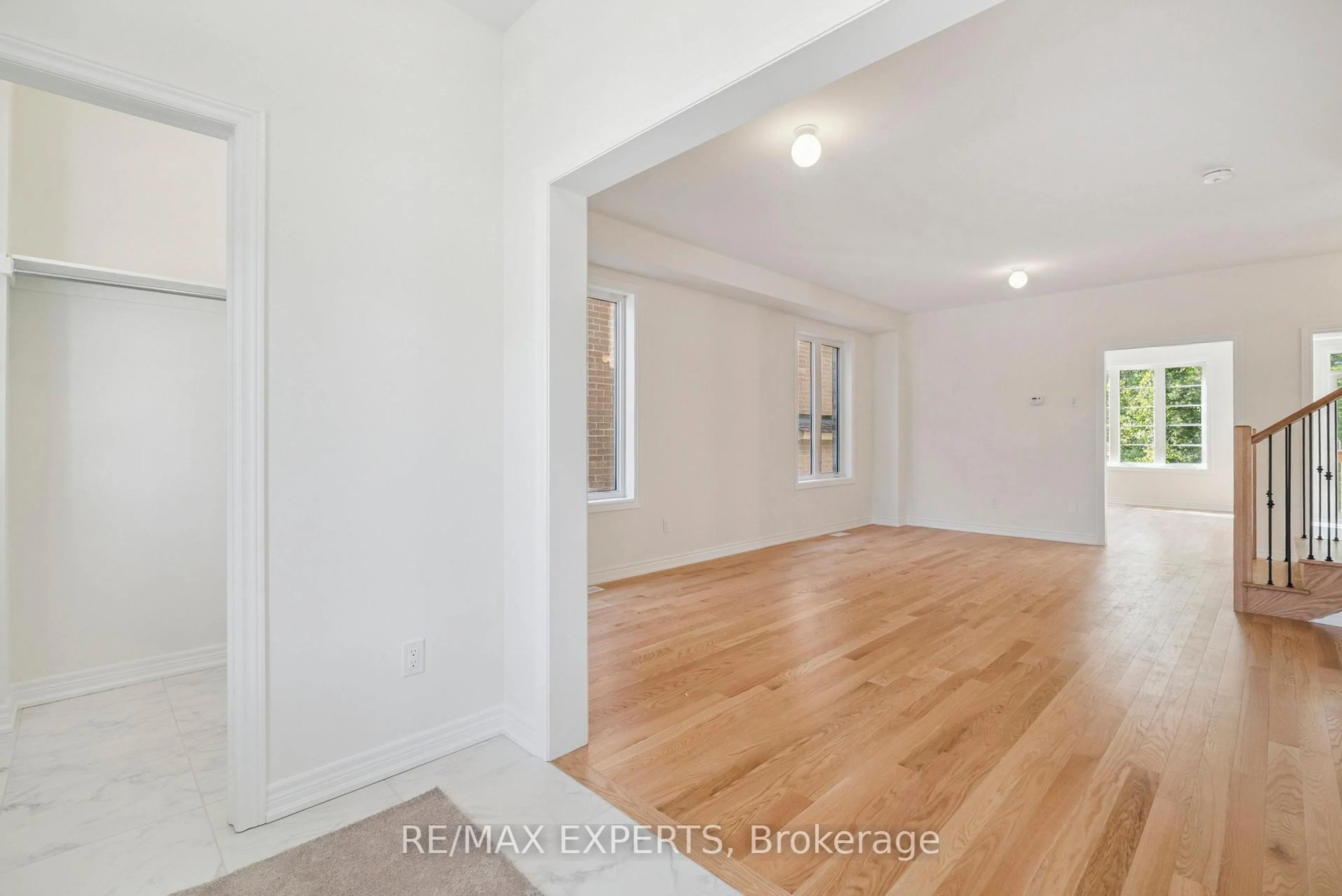A pic of a room for 1430 Davis Loop Circ, Innisfil Ontario L0L 1W0