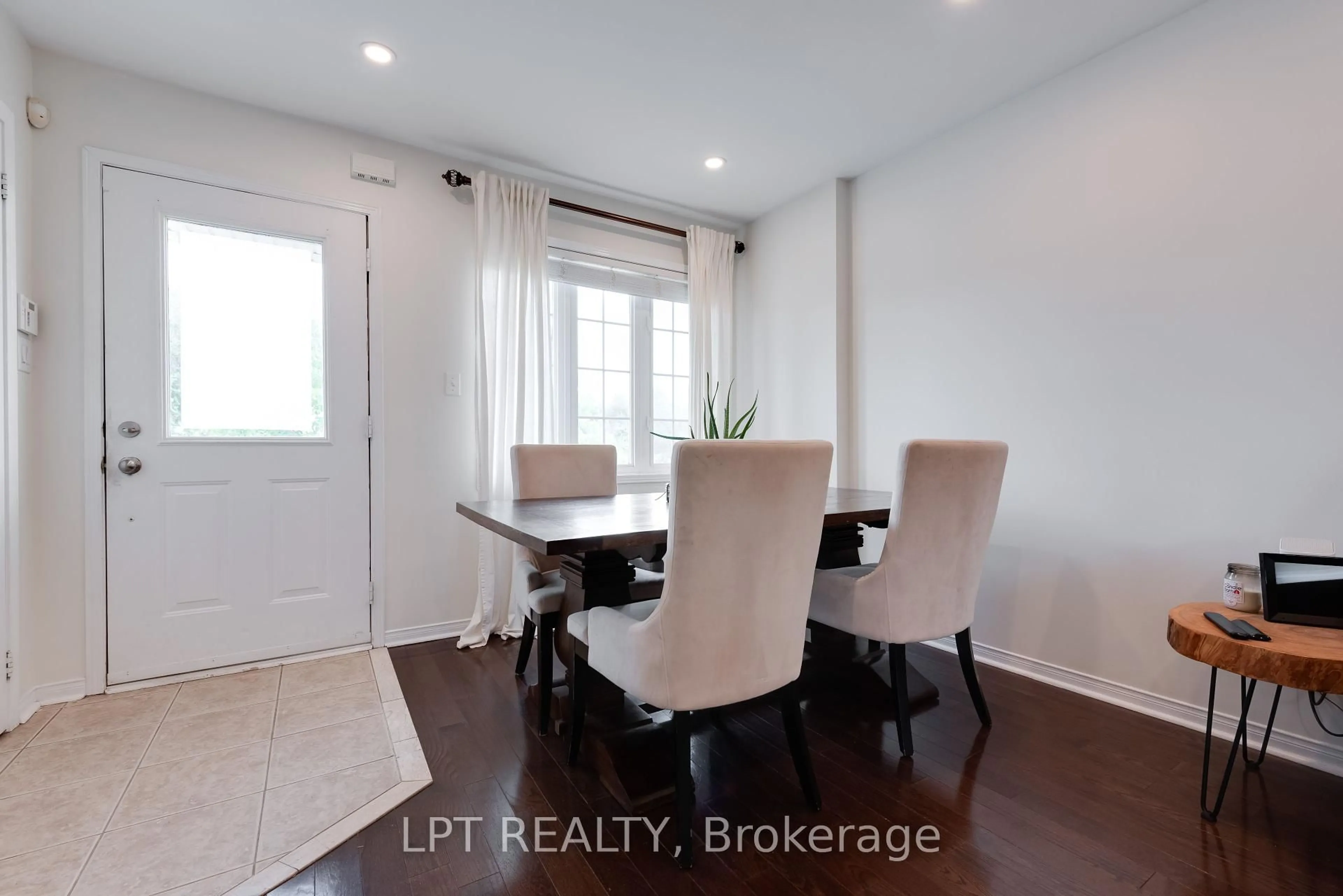A pic of a room for 11 Lookout St, Essa Ontario L0M 1B4