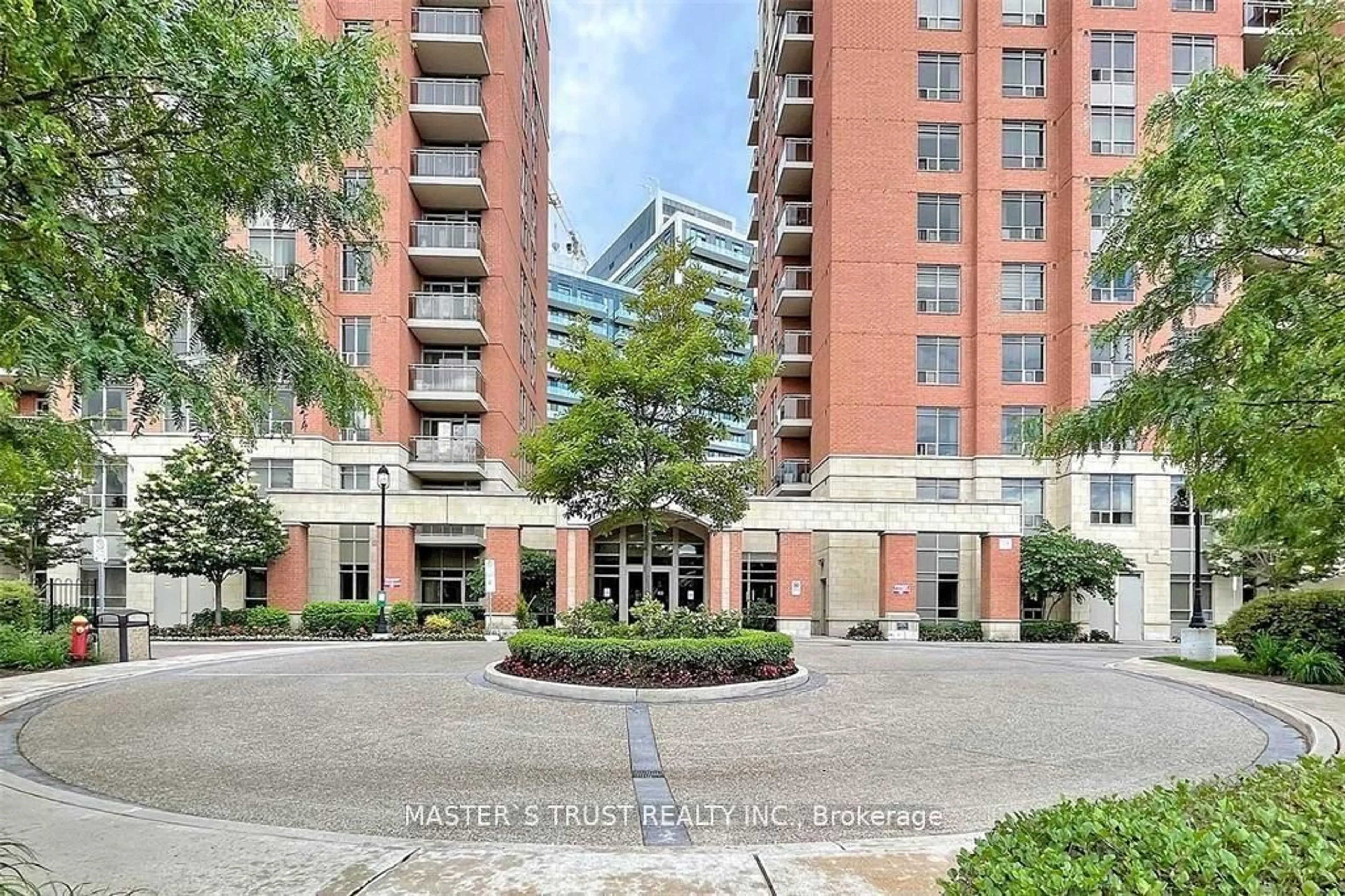 Indoor foyer for 75 King William Cres #411, Richmond Hill Ontario L4B 0C1
