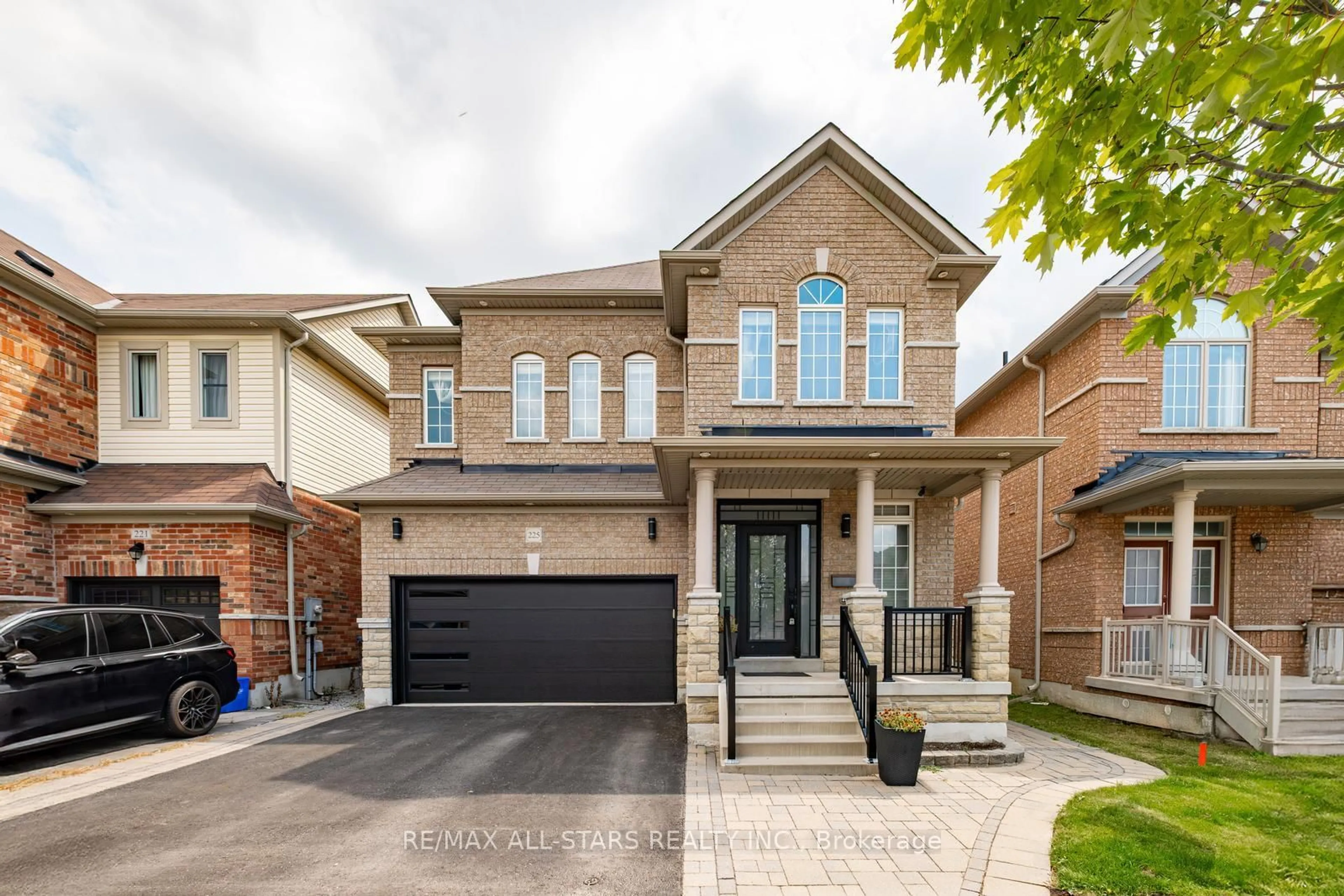 Home with brick exterior material, street for 225 Delbert Circ, Whitchurch-Stouffville Ontario L4A 0Y7