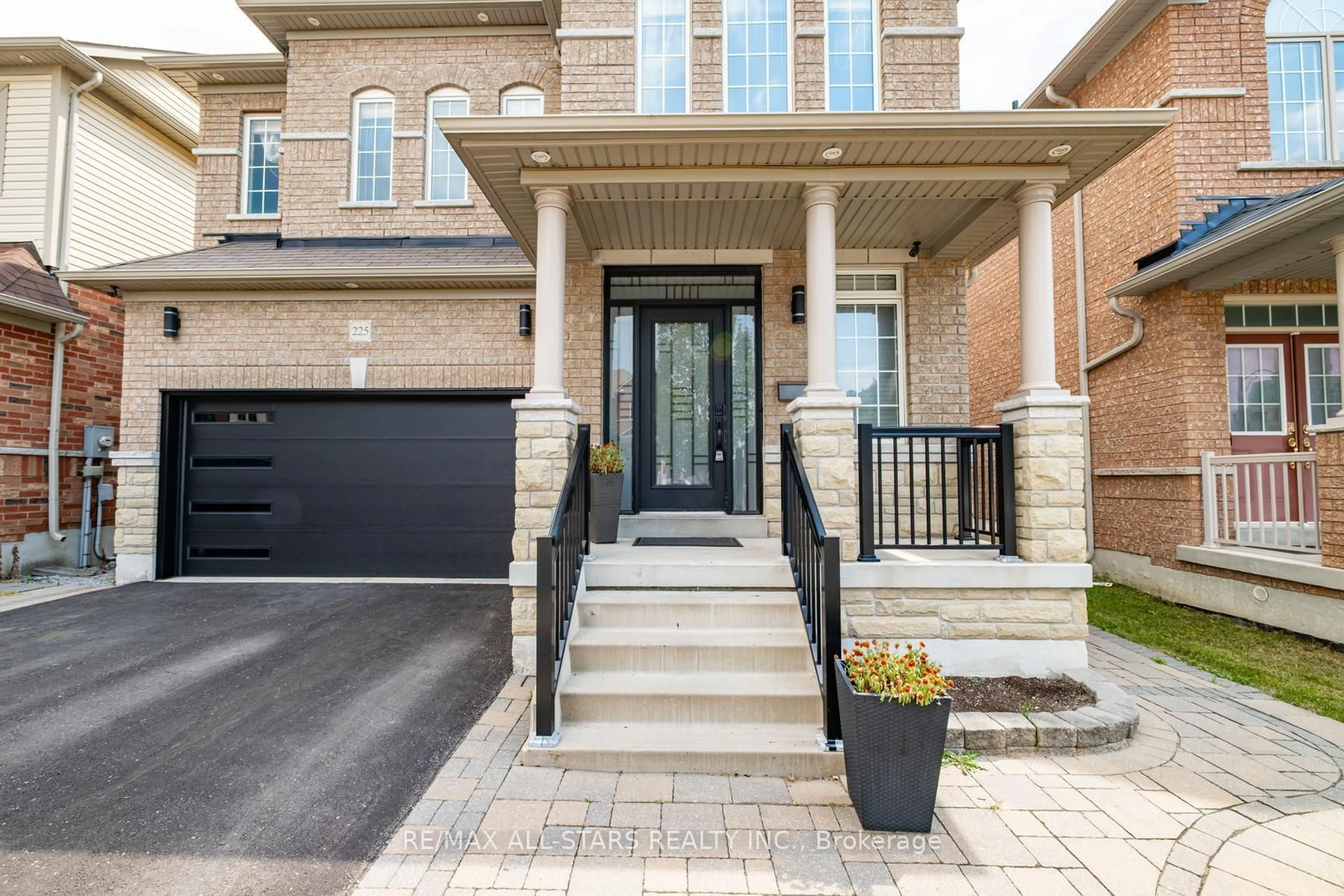 Home with brick exterior material, street for 225 Delbert Circ, Whitchurch-Stouffville Ontario L4A 0Y7