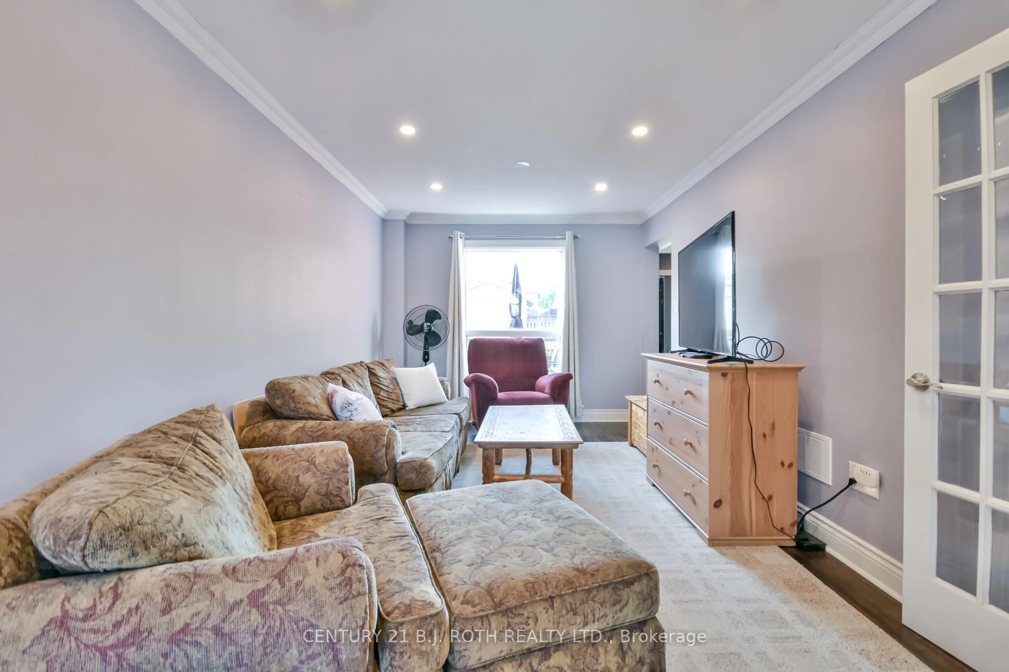 Living room with furniture, unknown for 1327 Vincent Cres, Innisfil Ontario L9S 1Z8
