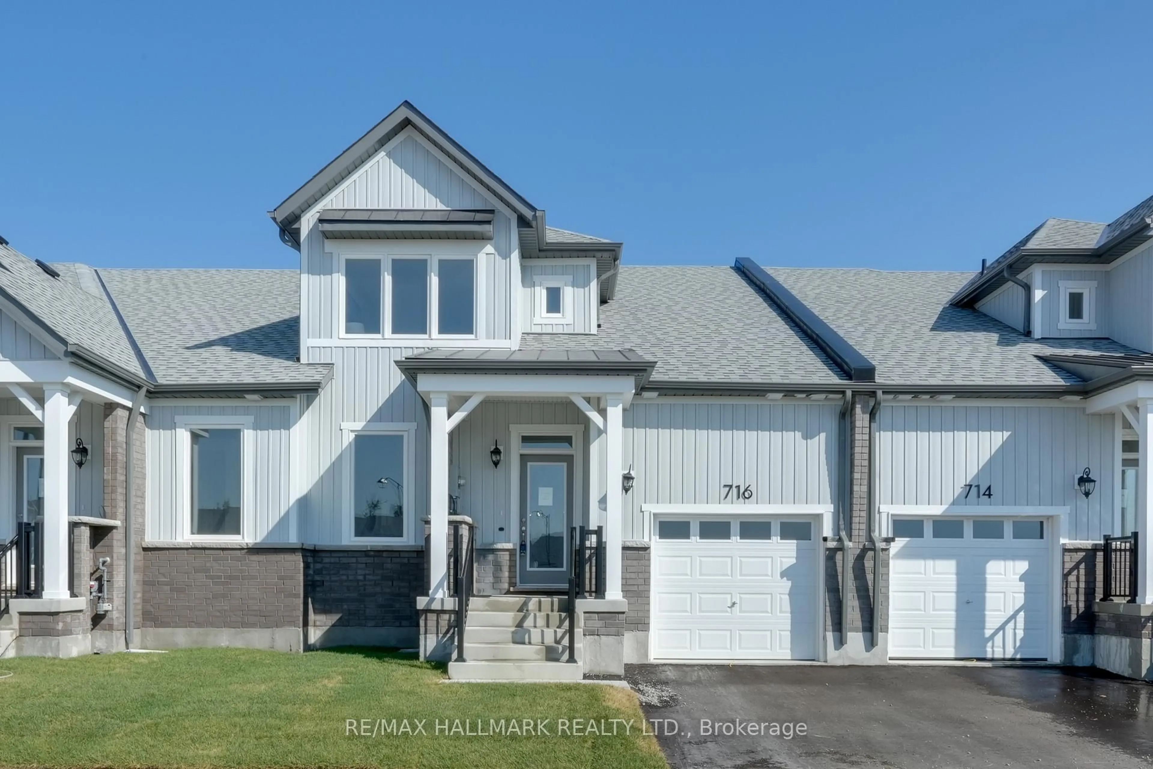 Home with vinyl exterior material, street for 716 Keast Pl, Innisfil Ontario L9S 0S9