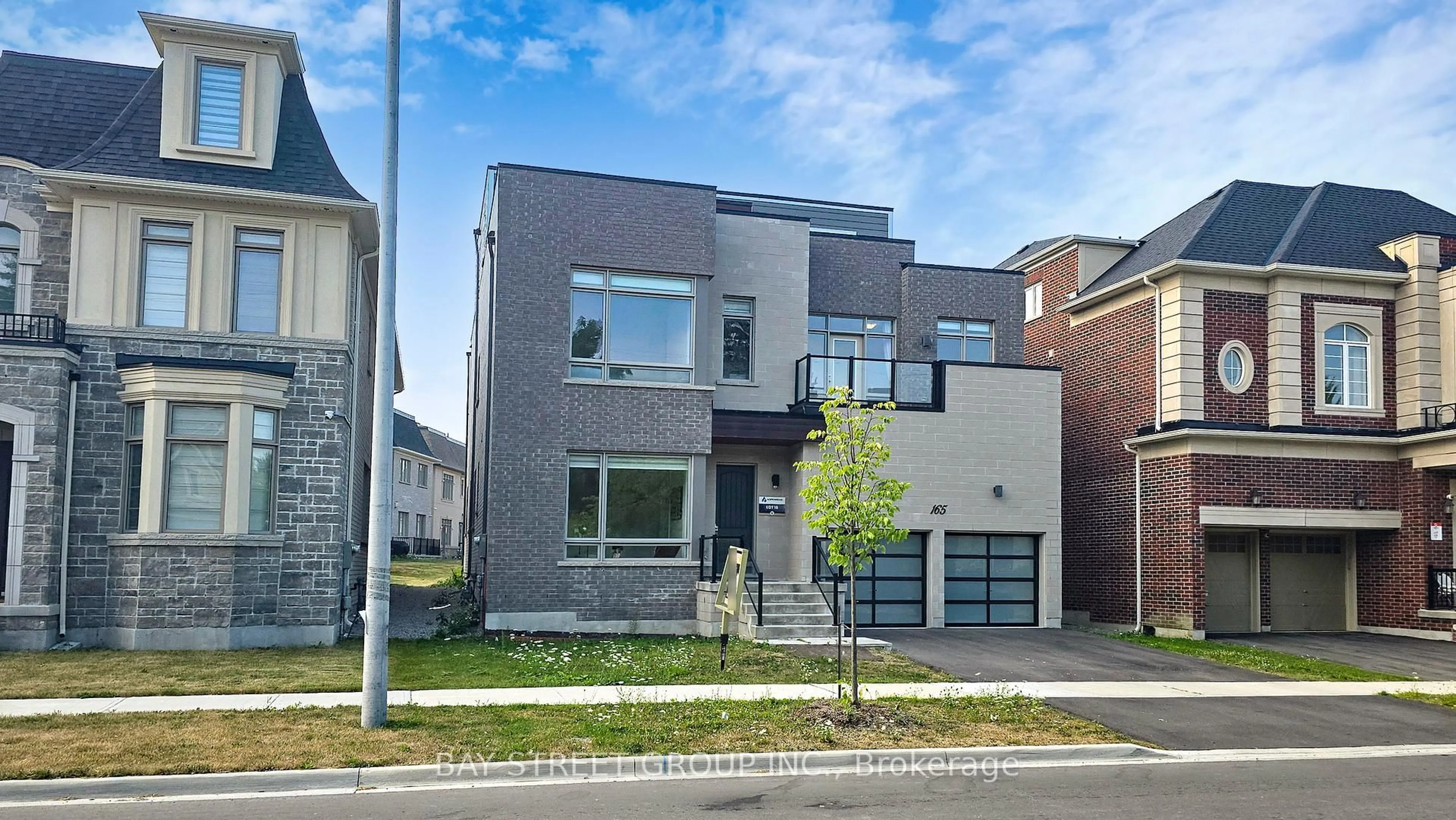 Home with brick exterior material, street for 165 Hillsview Dr, Richmond Hill Ontario L4C 8R3