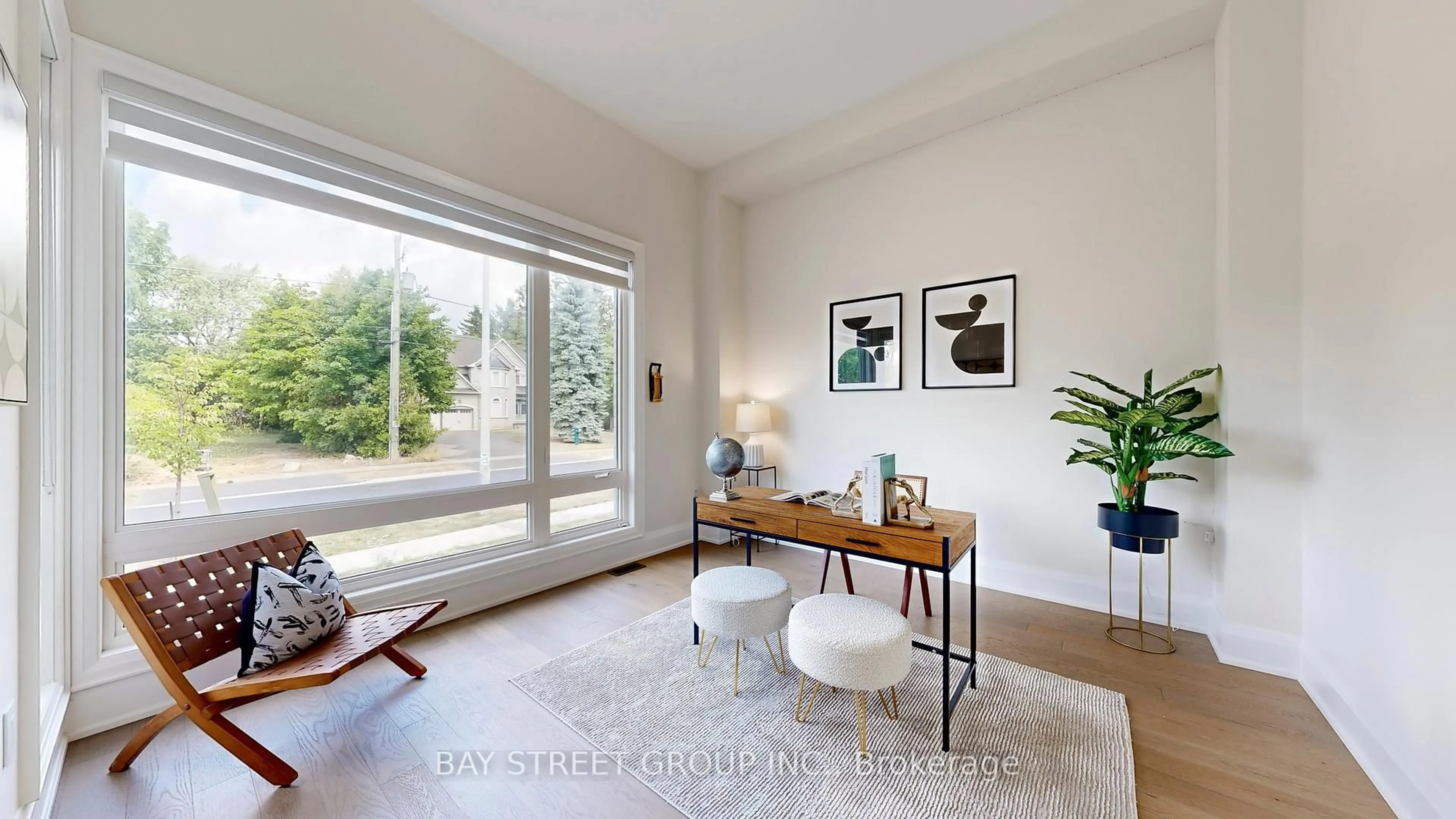 Living room with furniture, unknown for 165 Hillsview Dr, Richmond Hill Ontario L4C 8R3